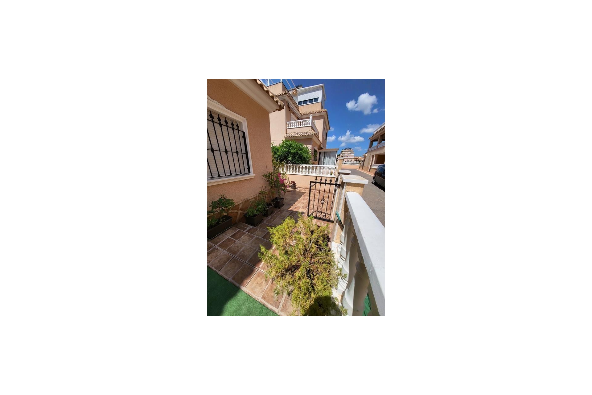 Resale - Chalet -
Torrevieja - Costa Blanca