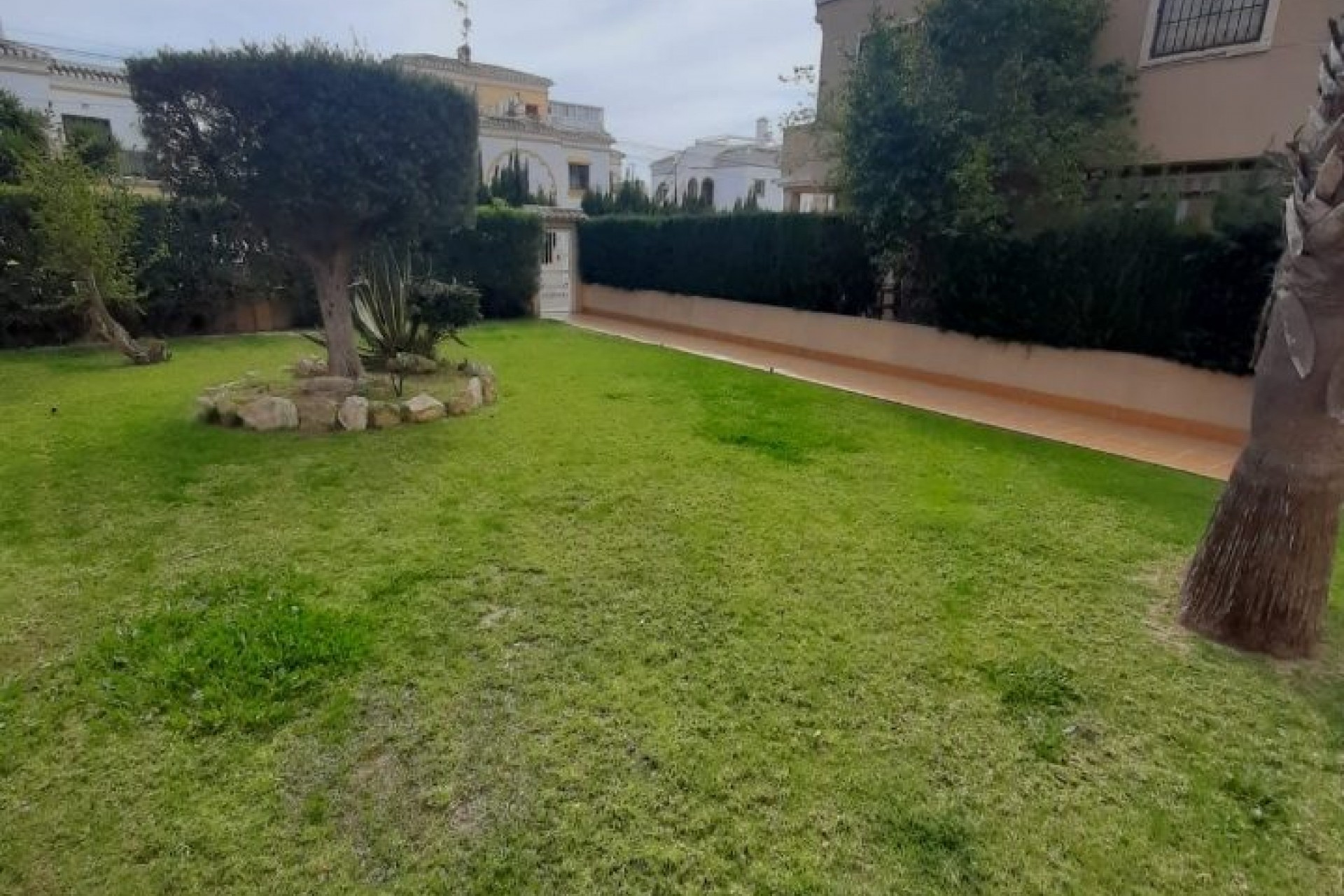 Resale - Chalet -
Torrevieja - Costa Blanca