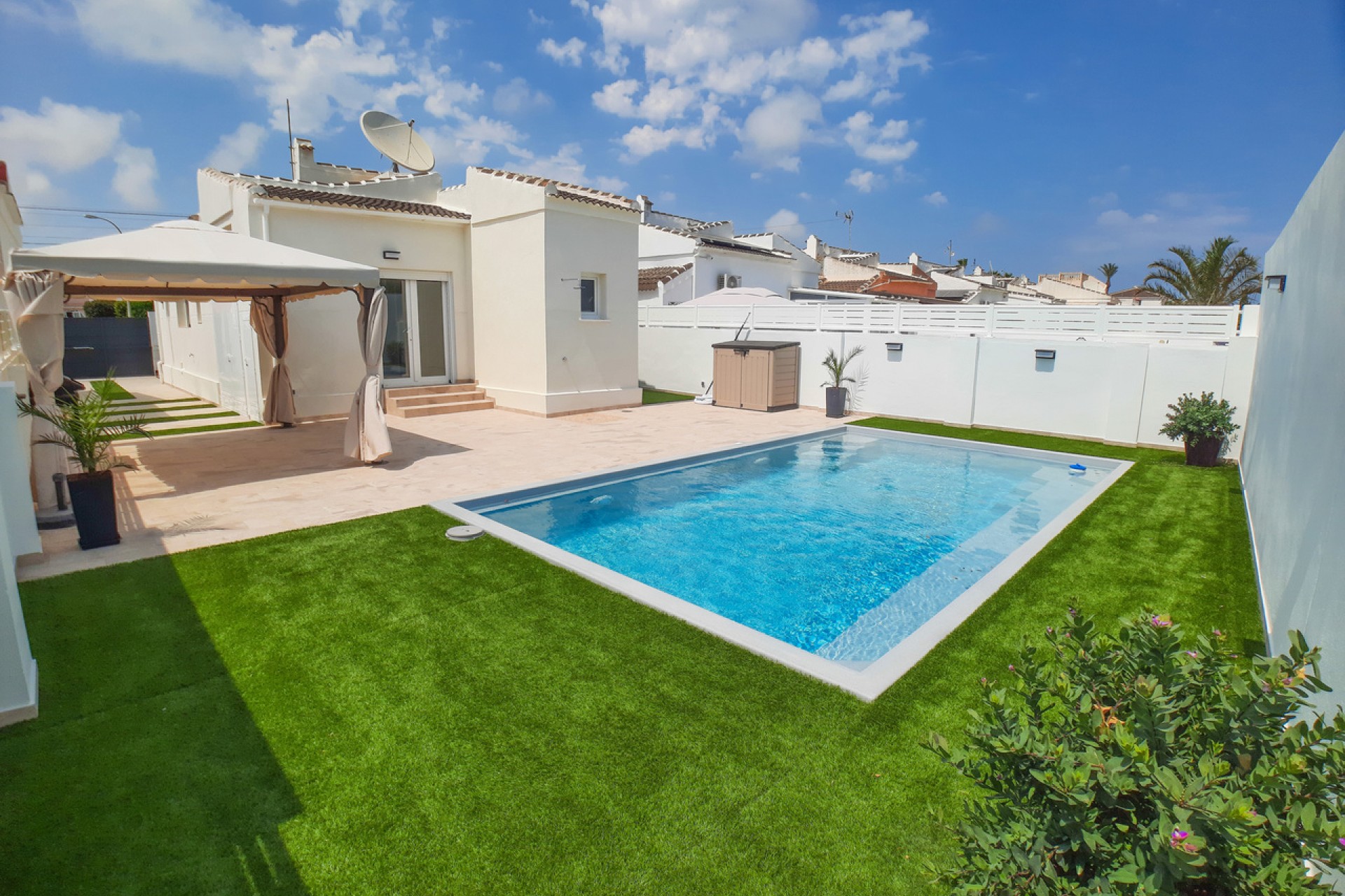 Resale - Chalet -
Torrevieja - Costa Blanca