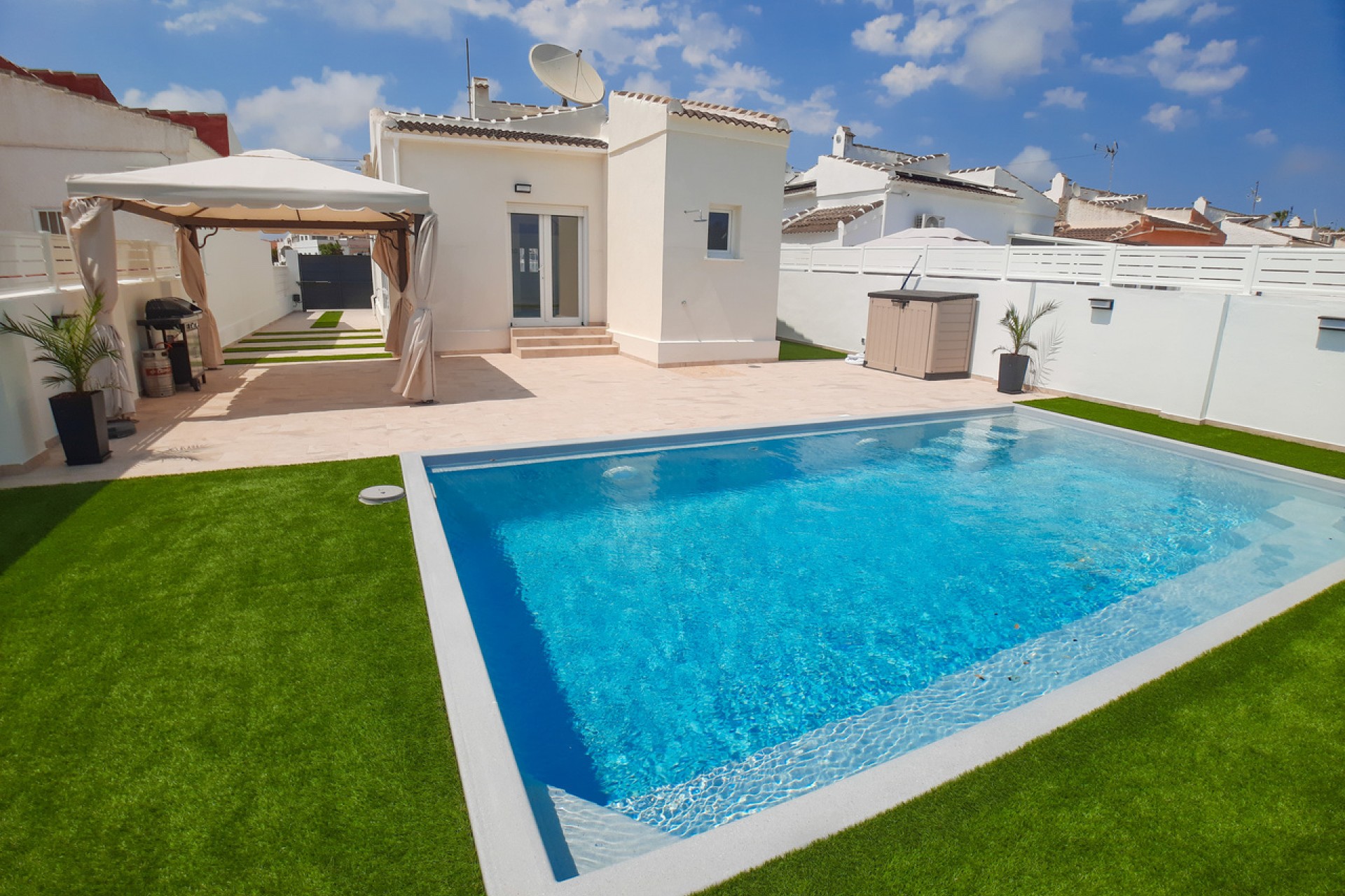 Resale - Chalet -
Torrevieja - Costa Blanca