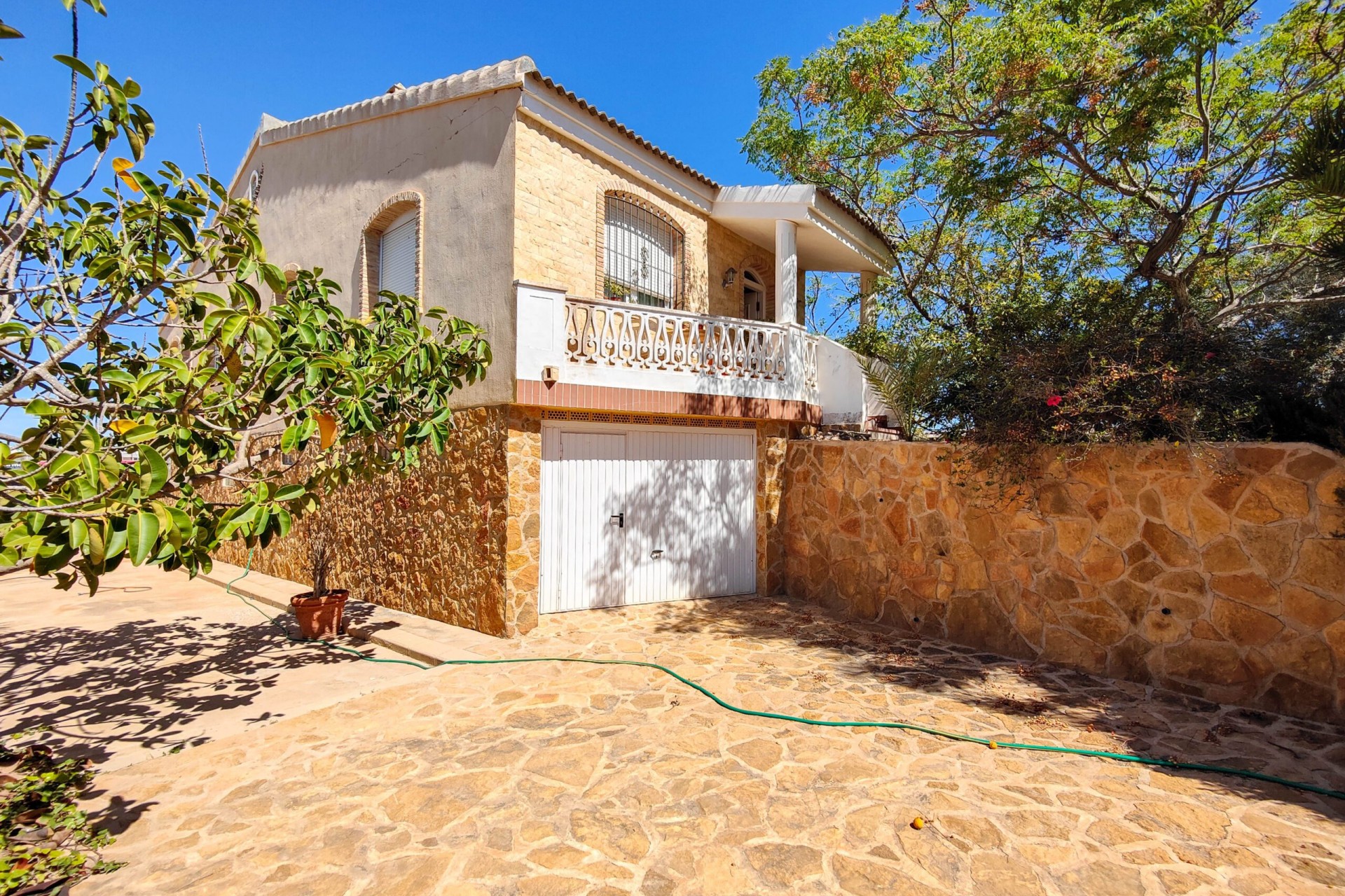 Resale - Chalet -
Torrevieja - Costa Blanca