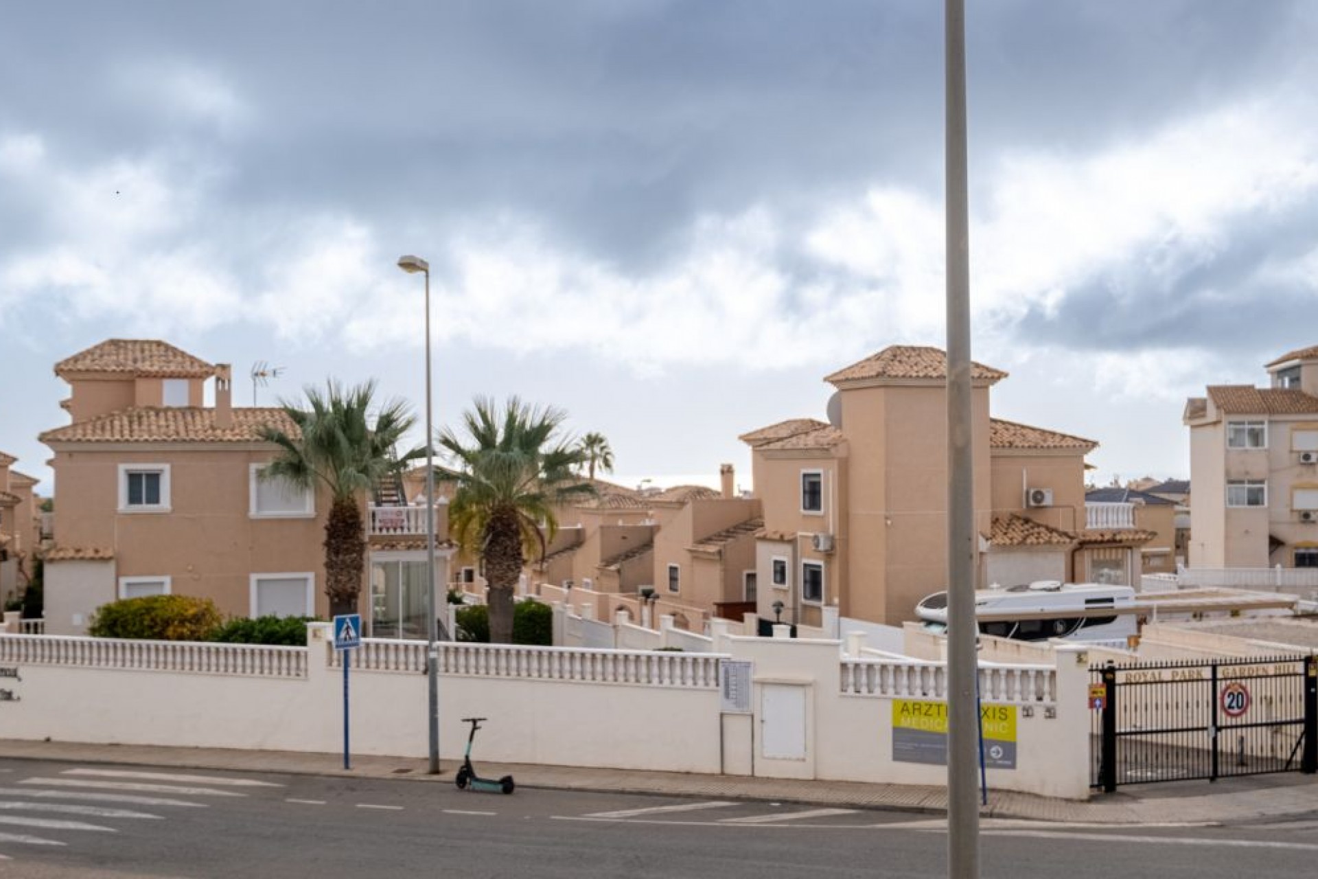 Resale - Chalet -
Torrevieja - Costa Blanca