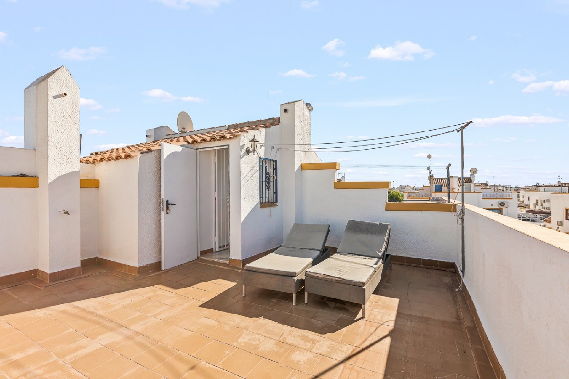 Resale - Chalet -
Torrevieja - Costa Blanca