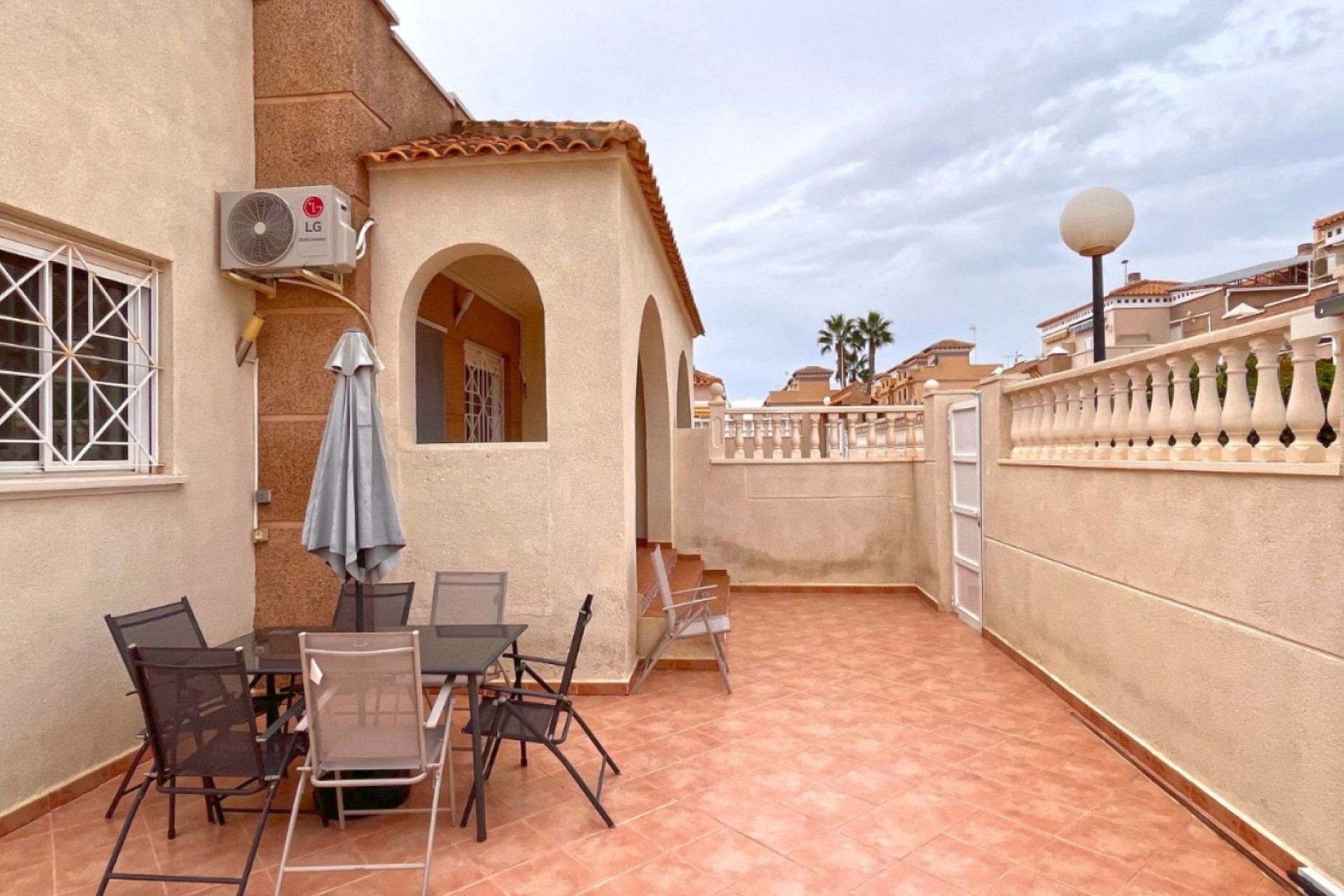 Resale - Chalet -
Torrevieja - Costa Blanca