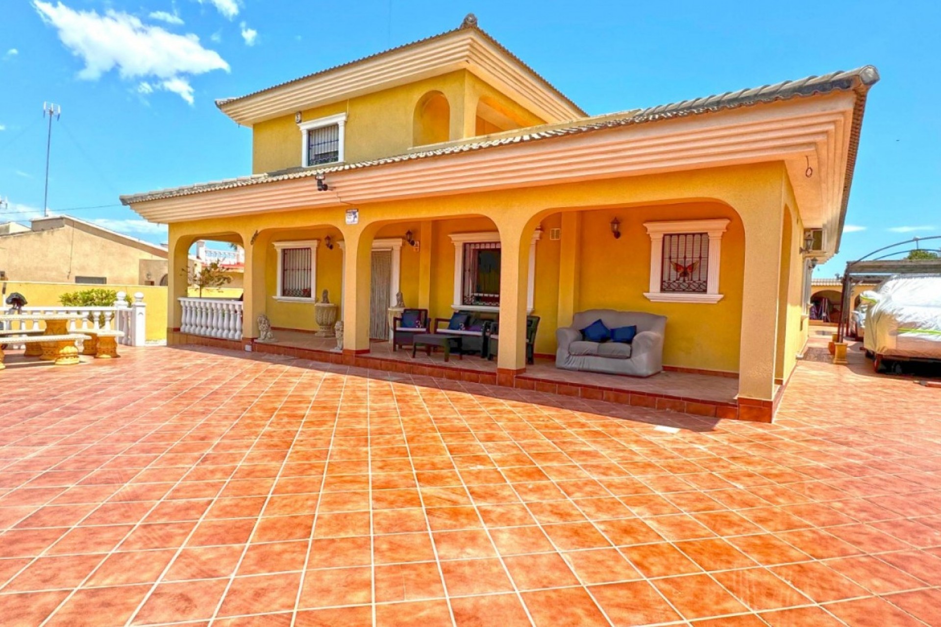 Resale - Chalet -
Torrevieja - Costa Blanca