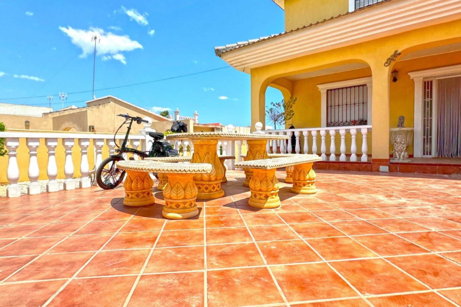 Resale - Chalet -
Torrevieja - Costa Blanca