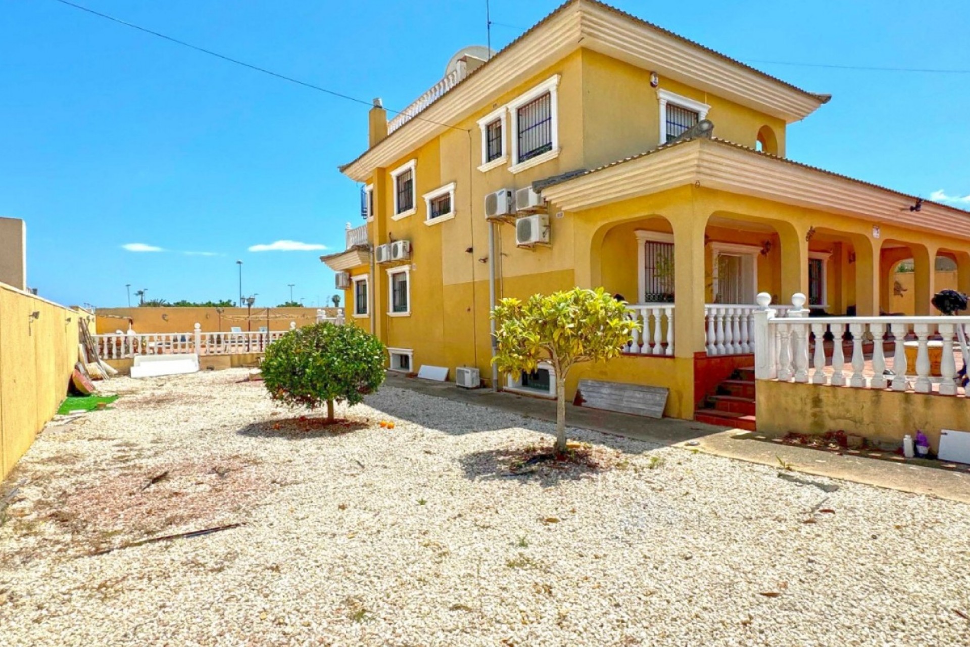 Resale - Chalet -
Torrevieja - Costa Blanca