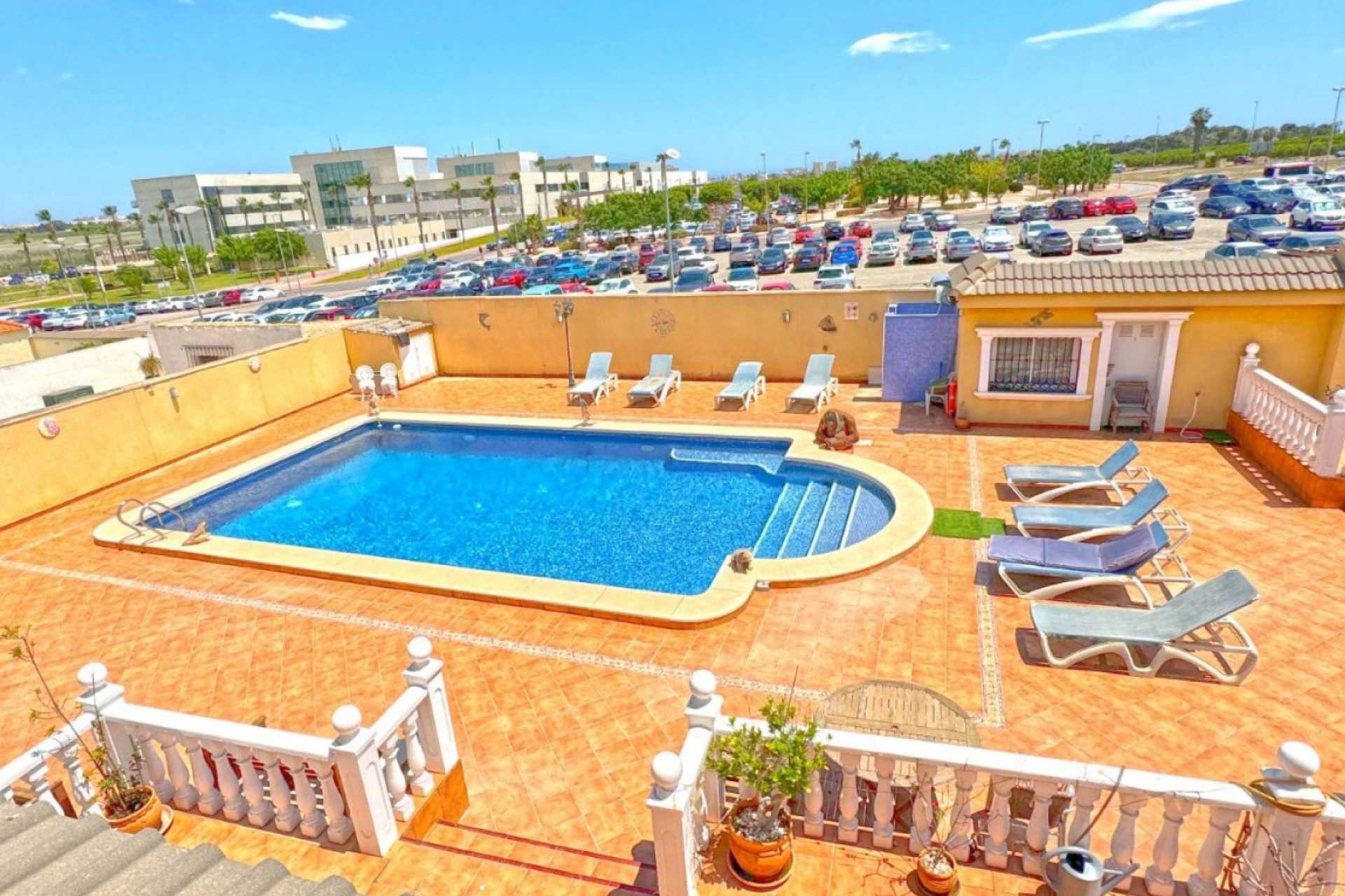 Resale - Chalet -
Torrevieja - Costa Blanca