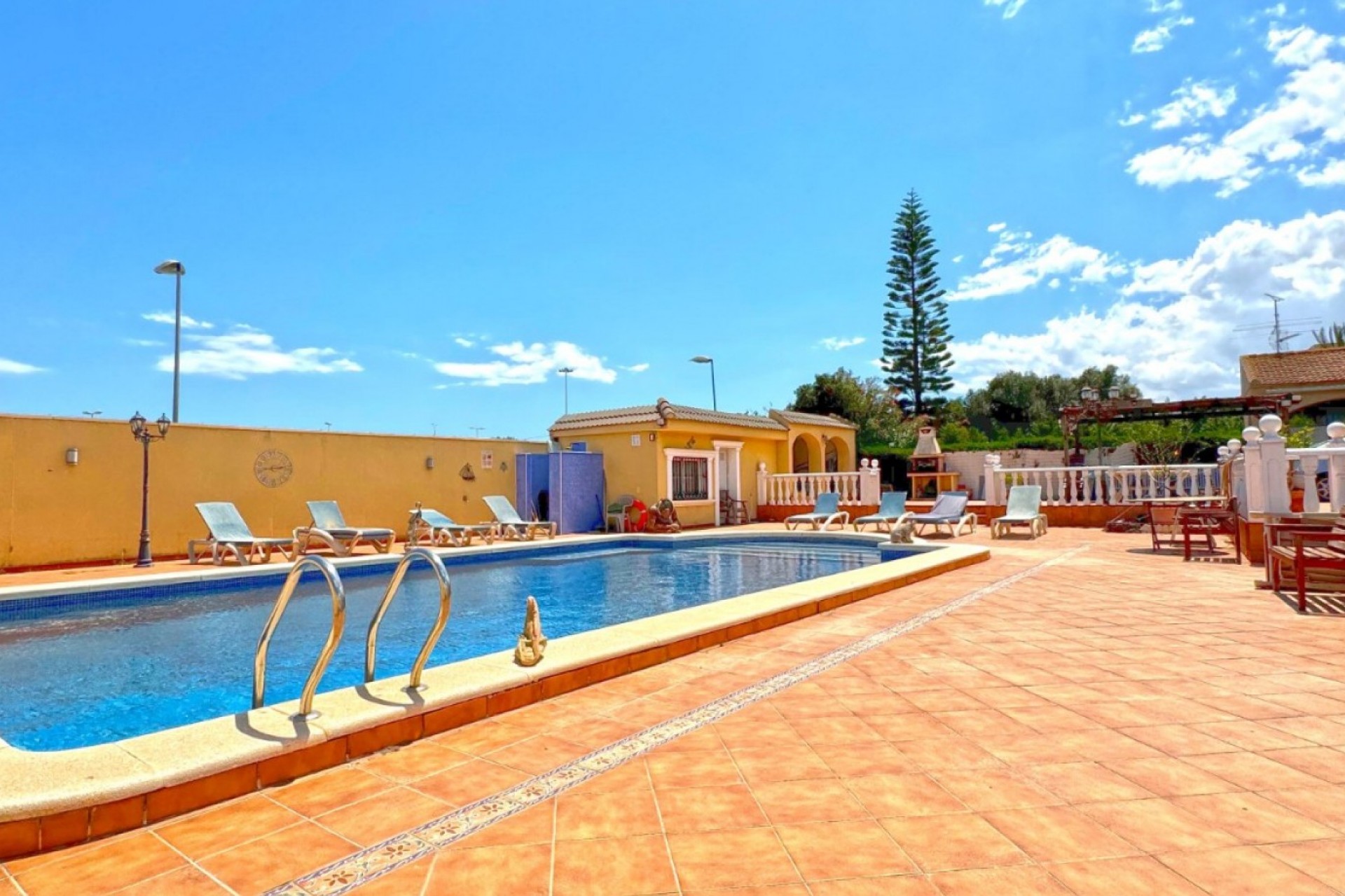 Resale - Chalet -
Torrevieja - Costa Blanca