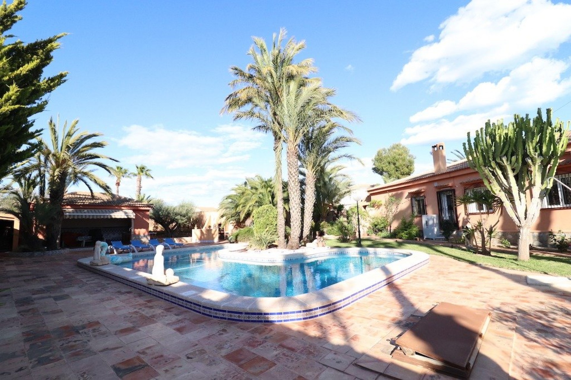 Resale - Chalet -
Torrevieja - Costa Blanca