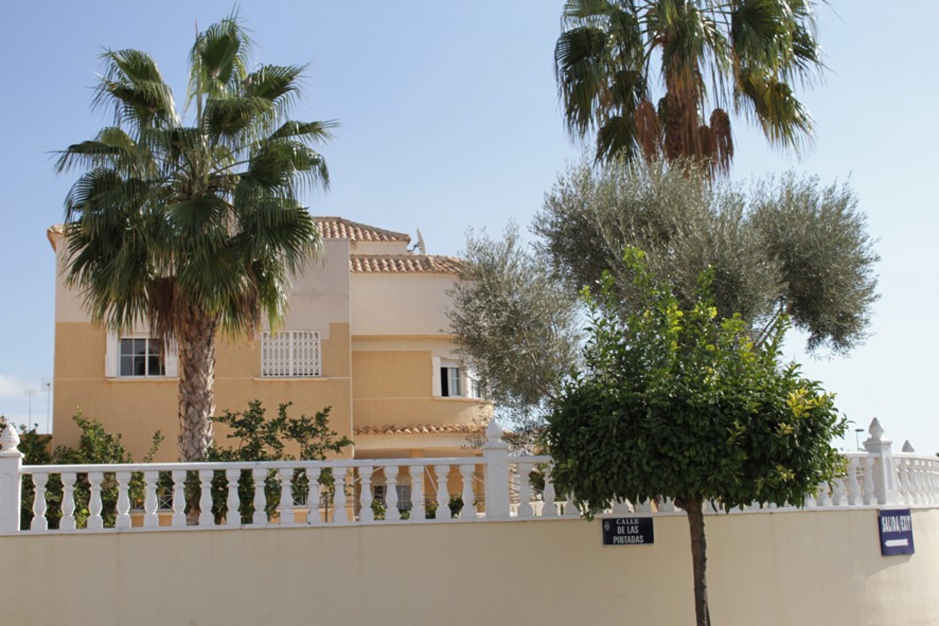 Resale - Chalet -
Torrevieja - Costa Blanca