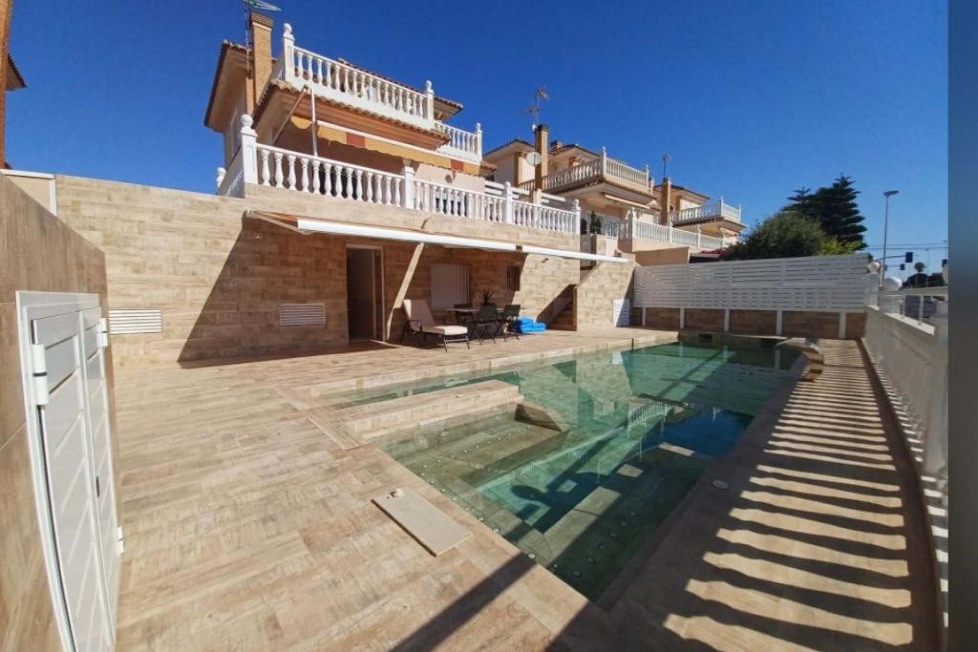 Resale - Chalet -
Torrevieja - Costa Blanca