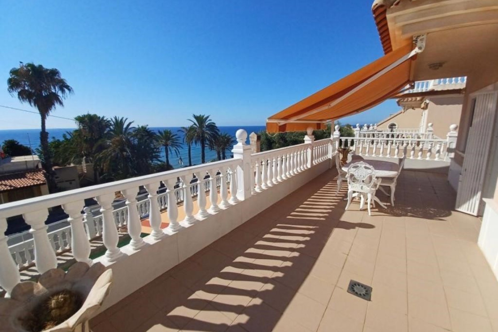 Resale - Chalet -
Torrevieja - Costa Blanca