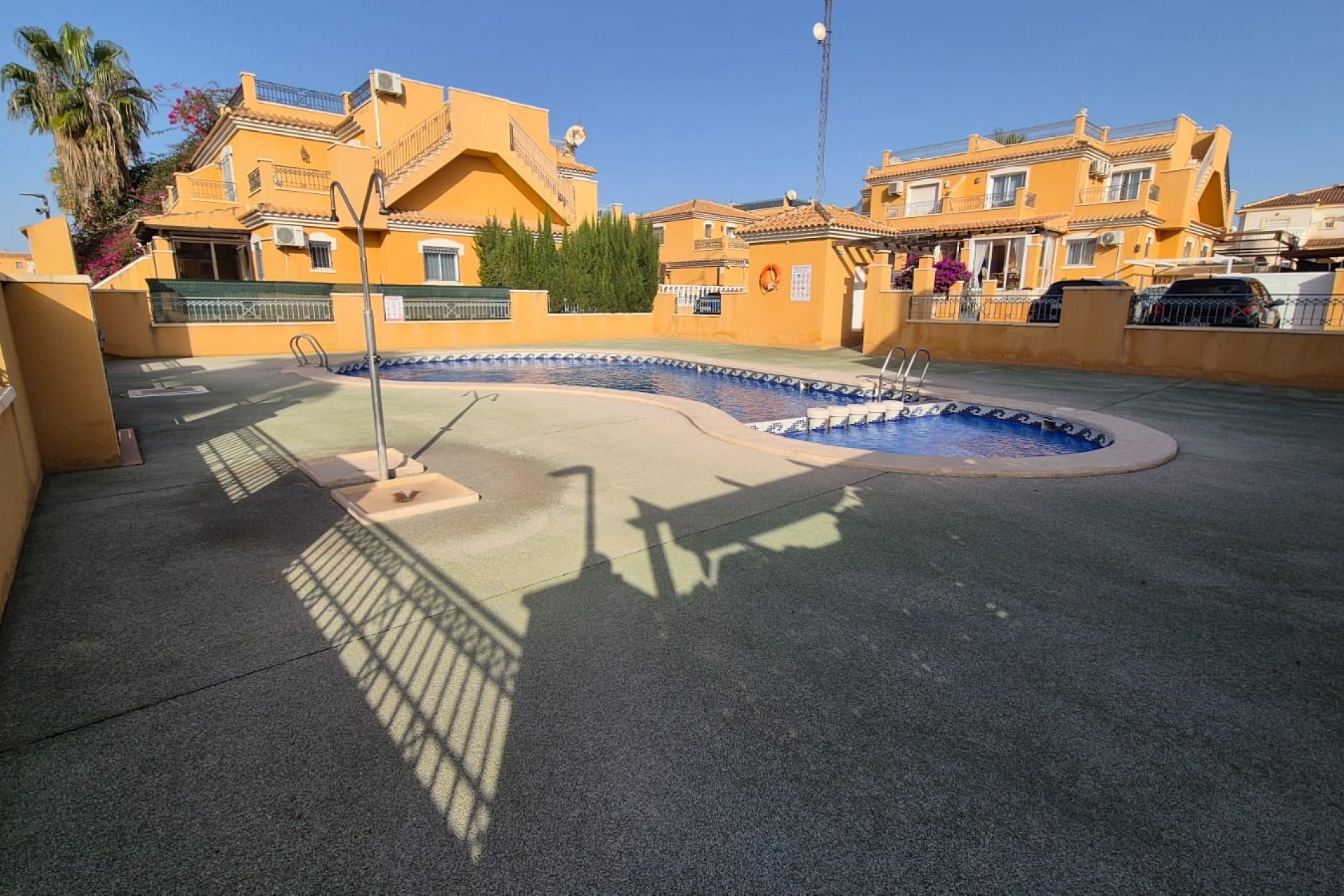 Resale - Chalet -
Torrevieja - Costa Blanca