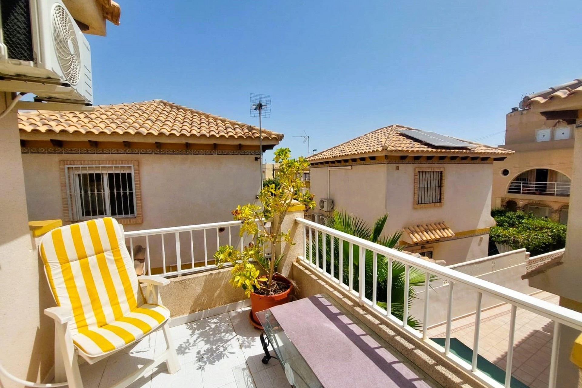 Resale - Chalet -
Torrevieja - Costa Blanca