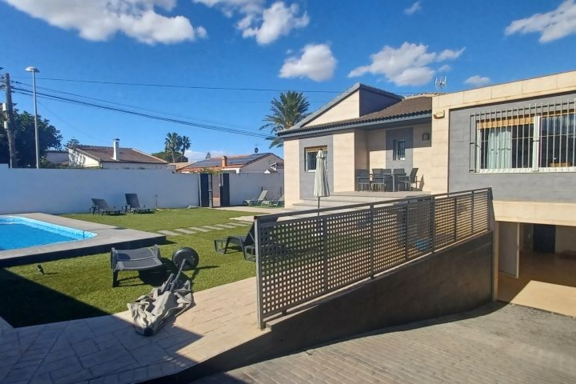 Resale - Chalet -
Torrevieja - Costa Blanca