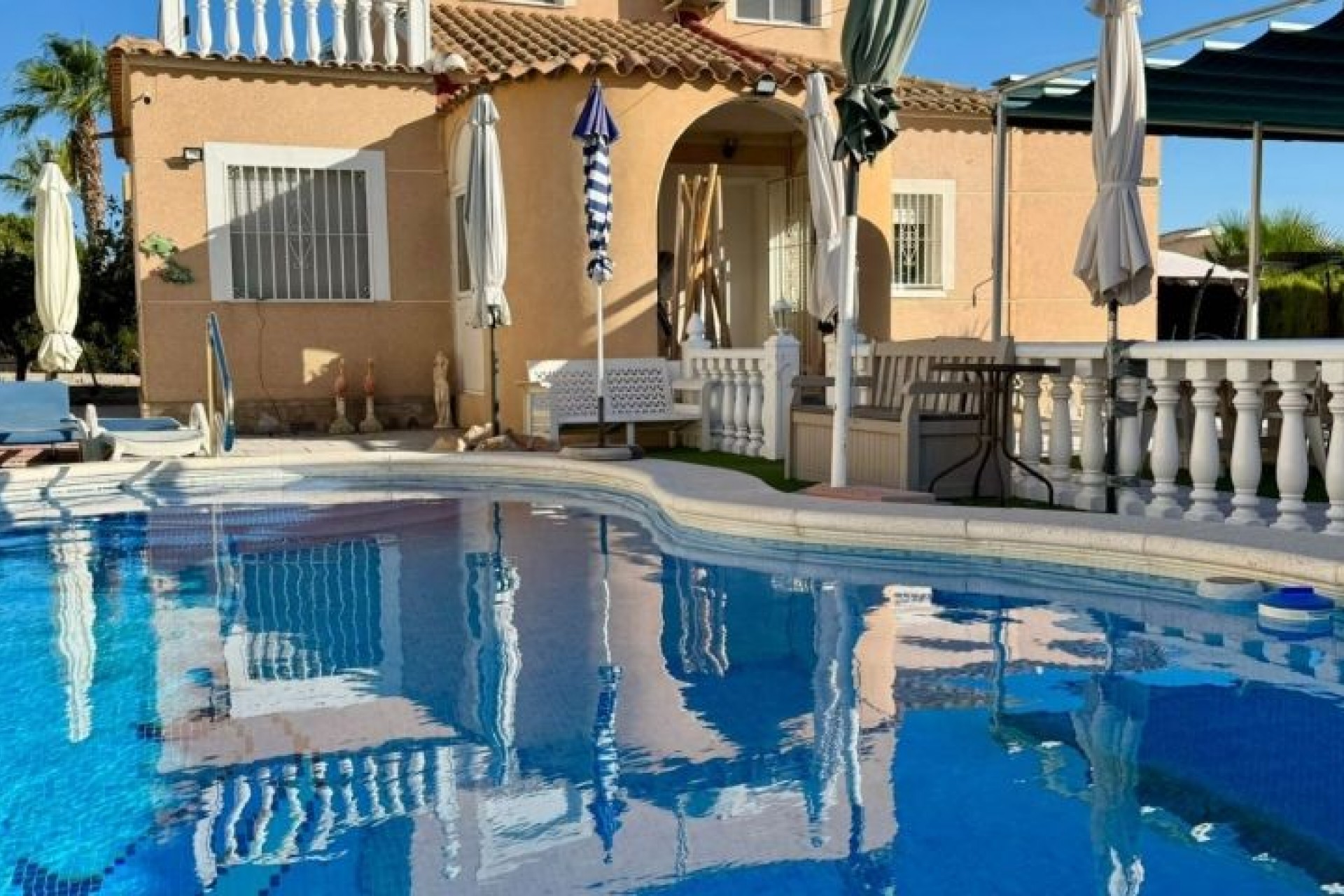 Resale - Chalet -
Torrevieja - Costa Blanca