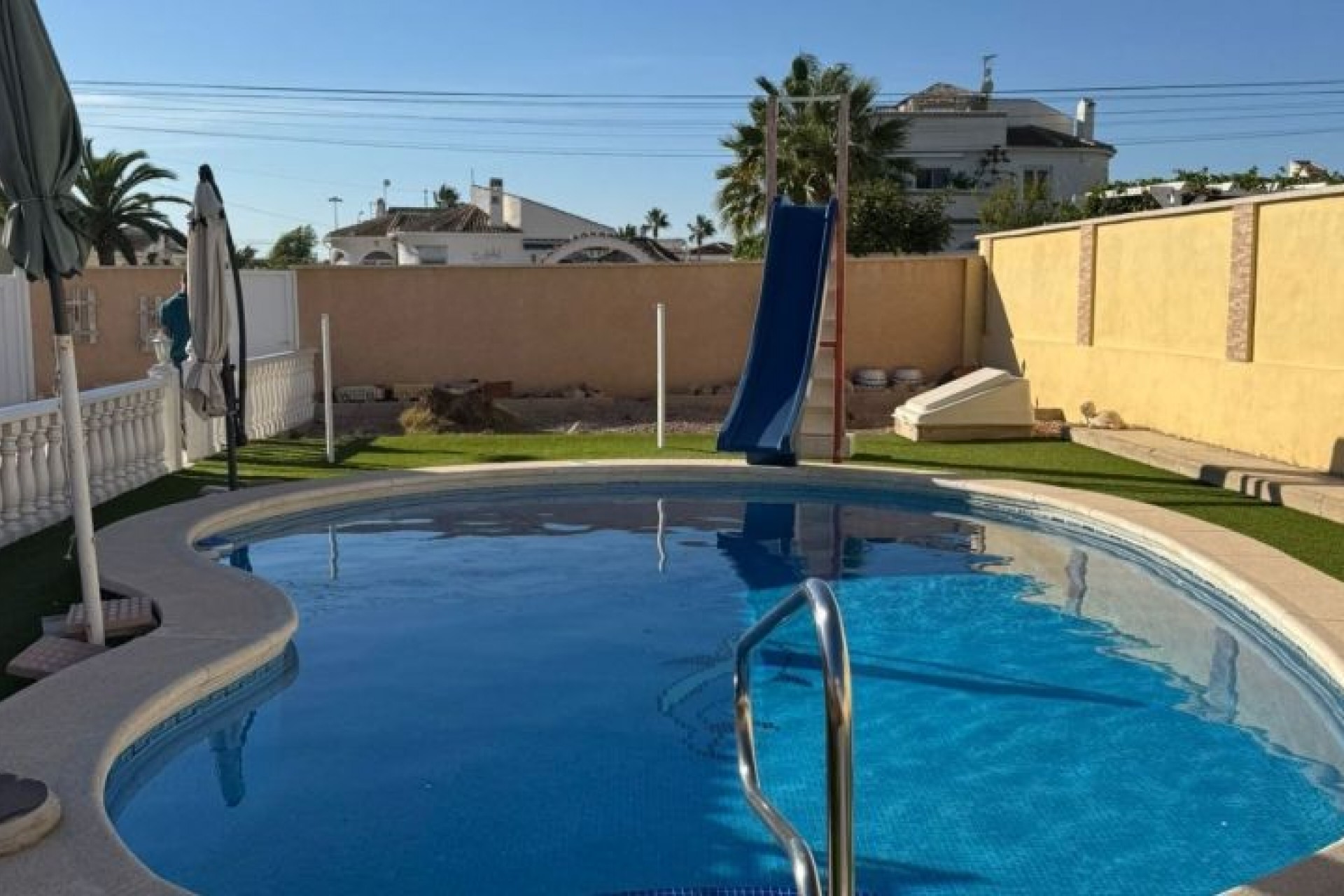 Resale - Chalet -
Torrevieja - Costa Blanca