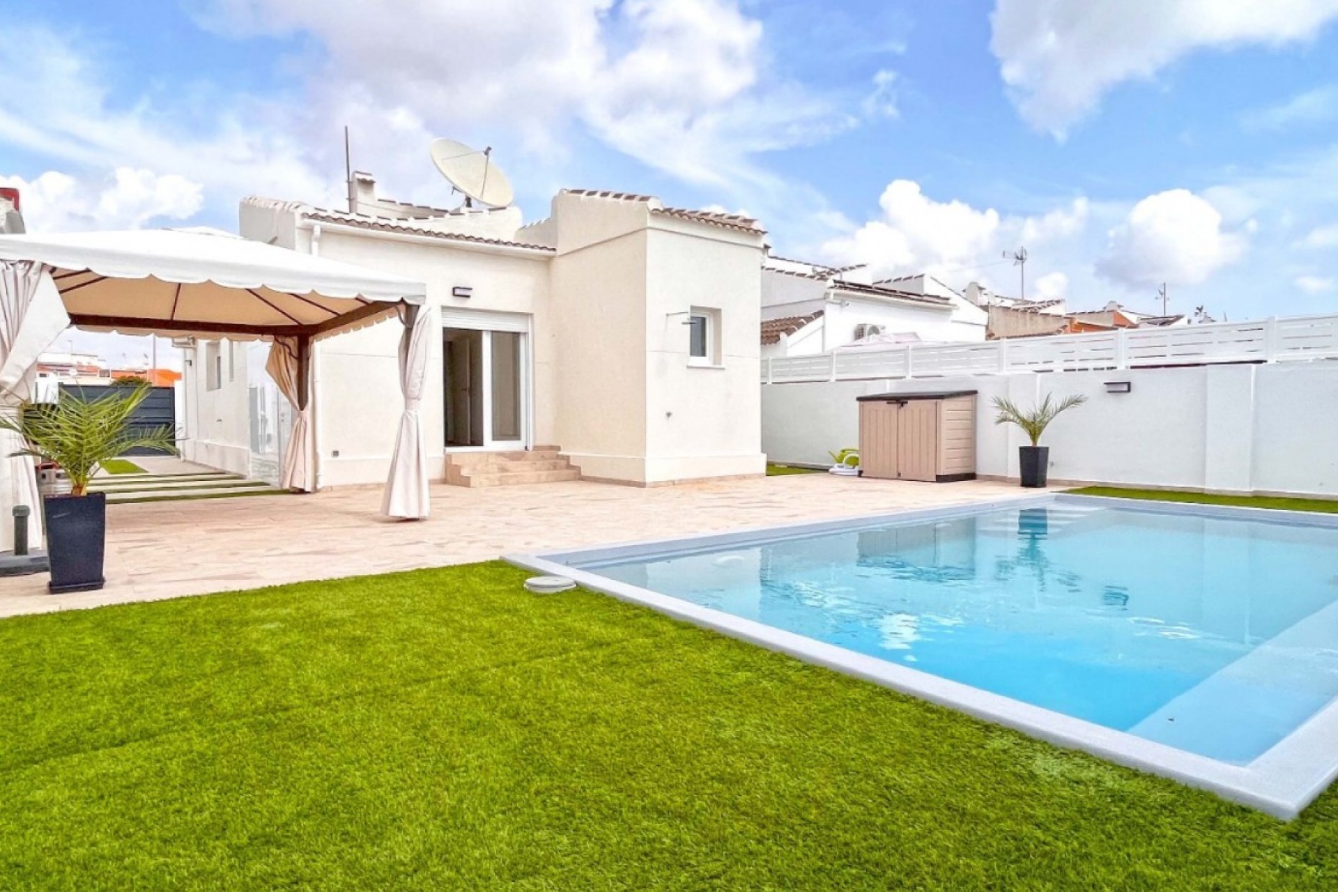 Resale - Chalet -
Torrevieja - Costa Blanca