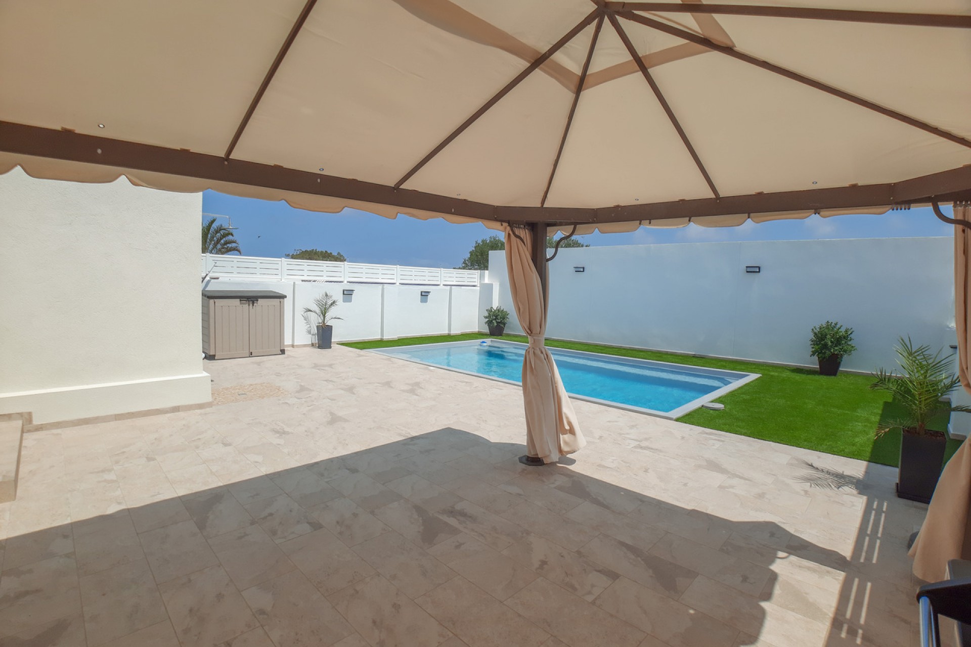 Resale - Chalet -
Torrevieja - Costa Blanca