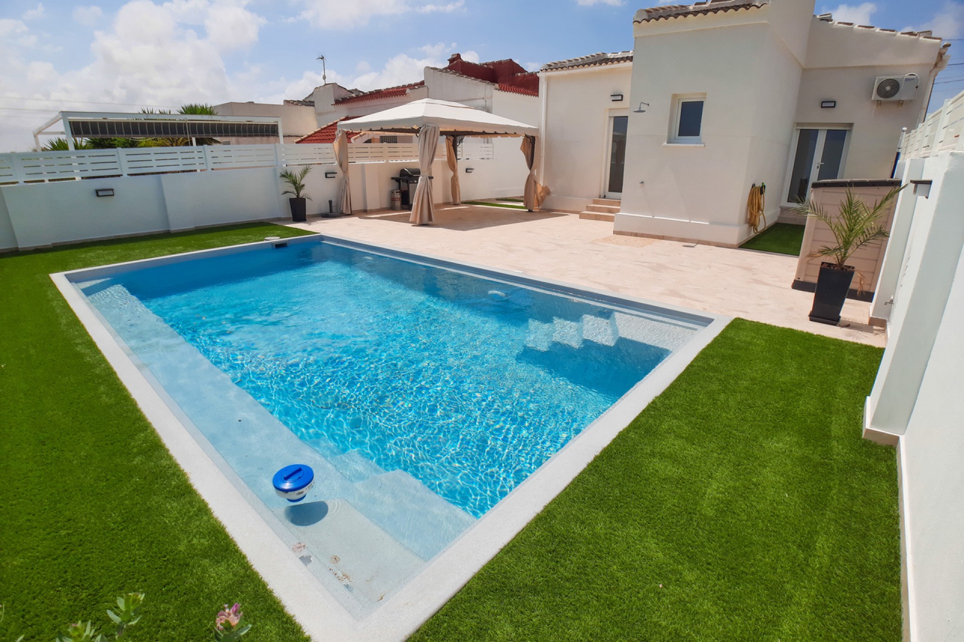 Resale - Chalet -
Torrevieja - Costa Blanca