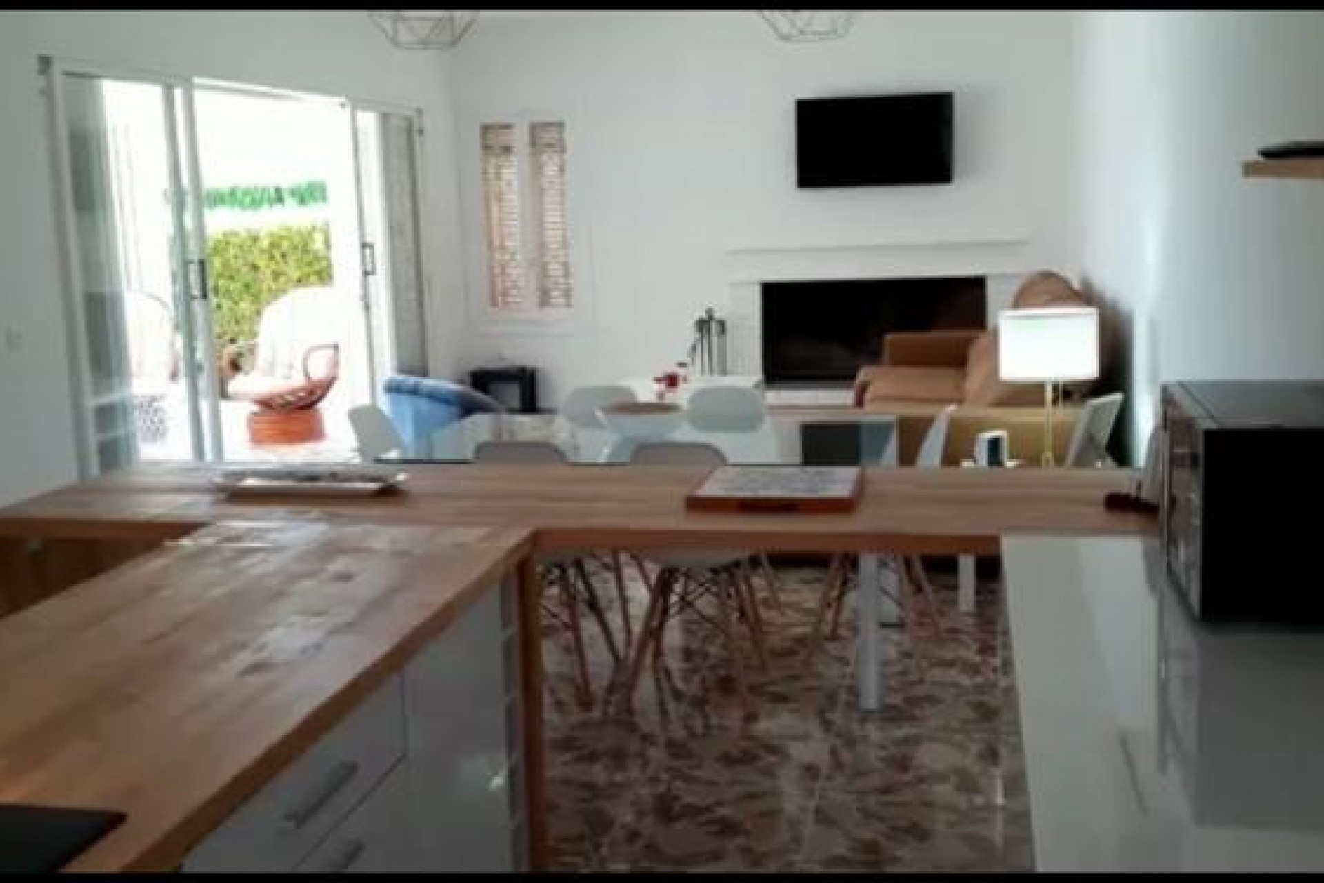 Resale - Chalet -
Torrevieja - Costa Blanca