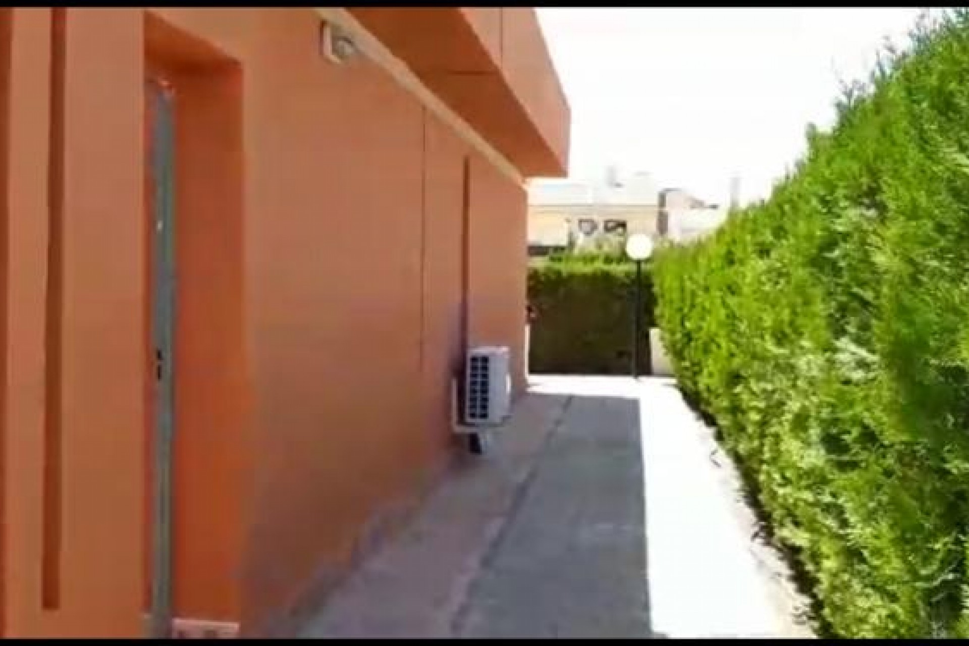 Resale - Chalet -
Torrevieja - Costa Blanca