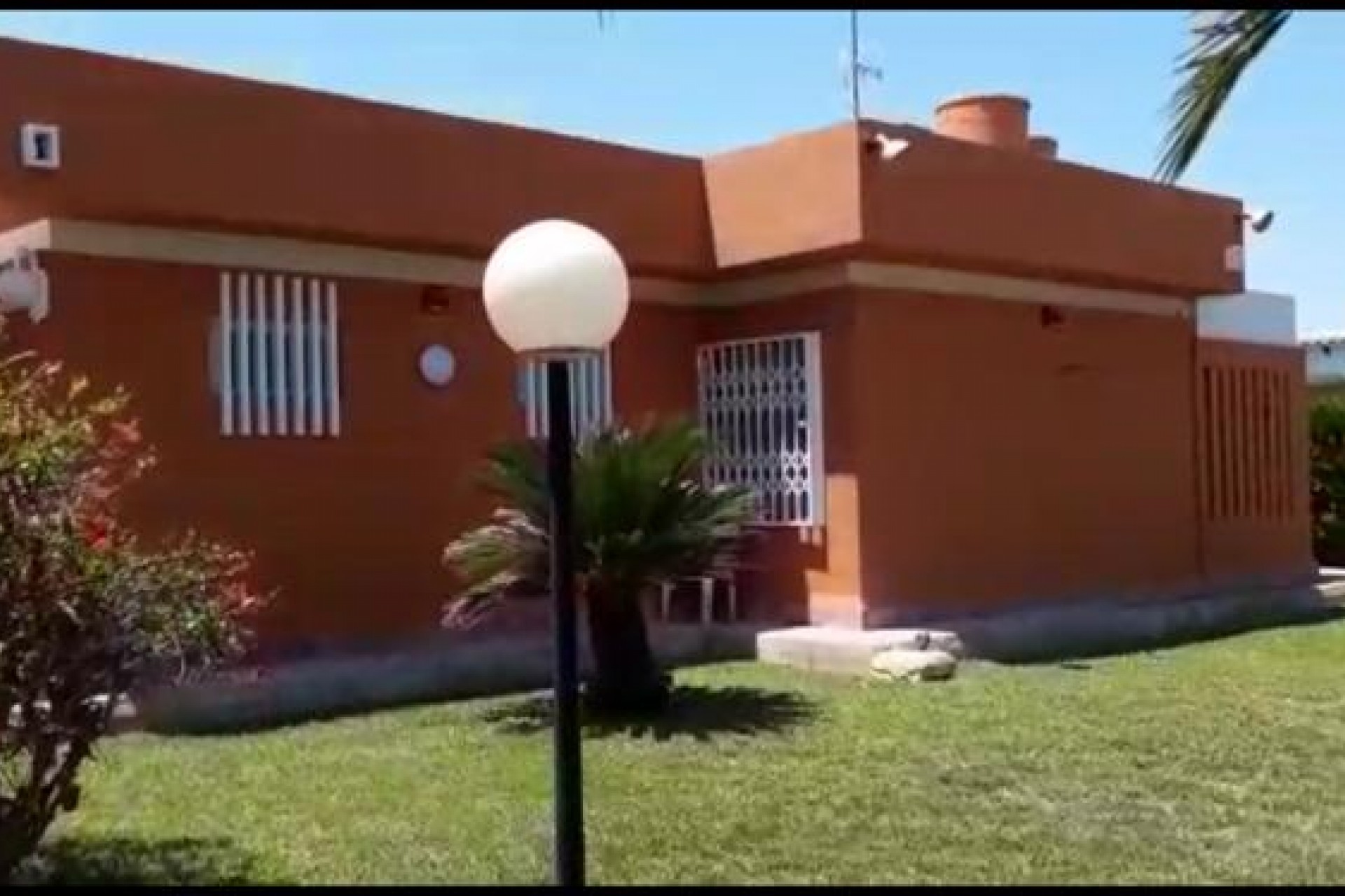 Resale - Chalet -
Torrevieja - Costa Blanca