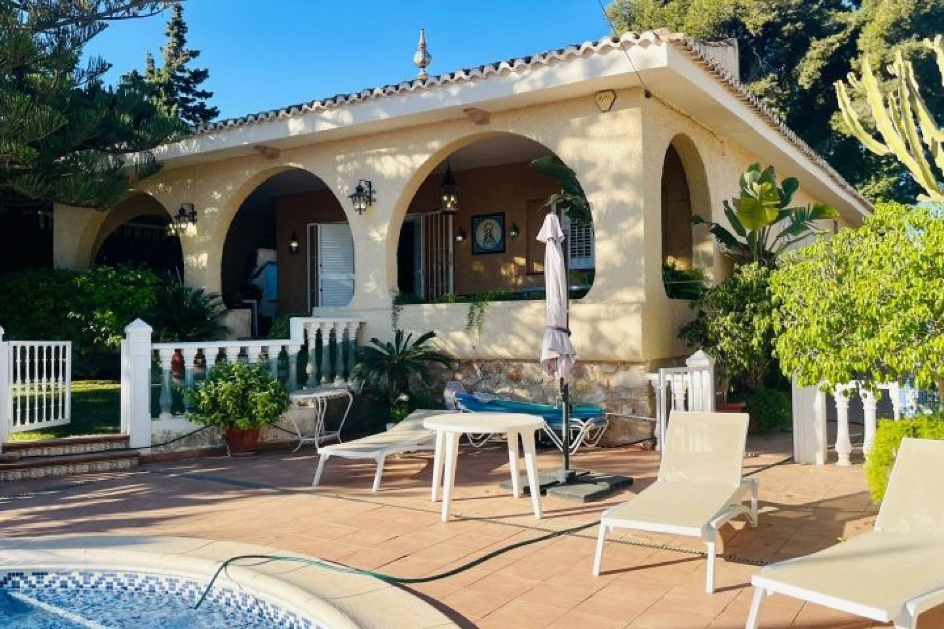 Resale - Chalet -
Torrevieja - Costa Blanca