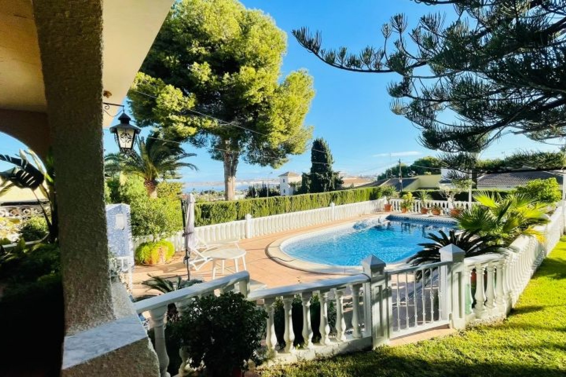 Resale - Chalet -
Torrevieja - Costa Blanca