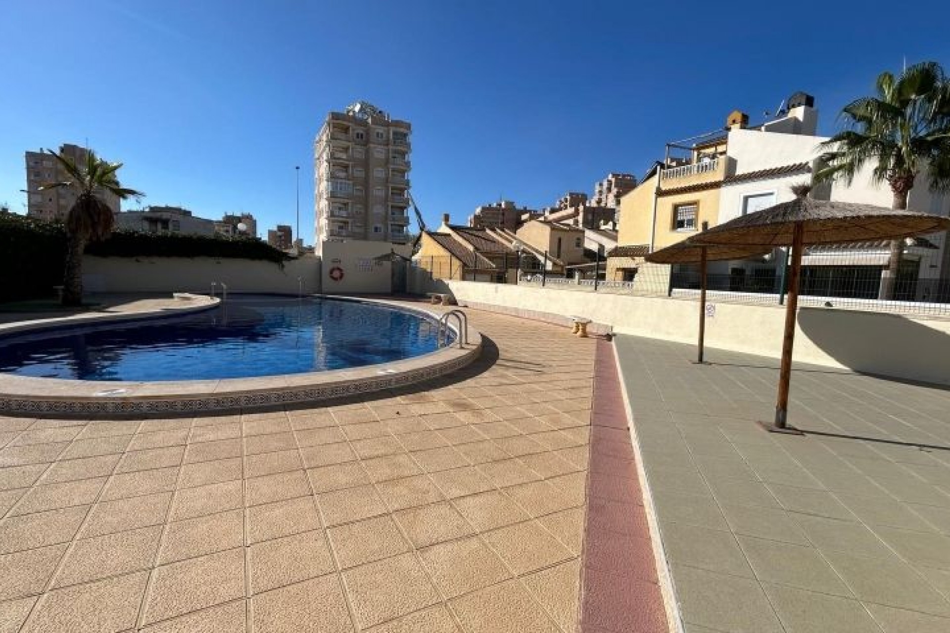 Resale - Chalet -
Torrevieja - Costa Blanca