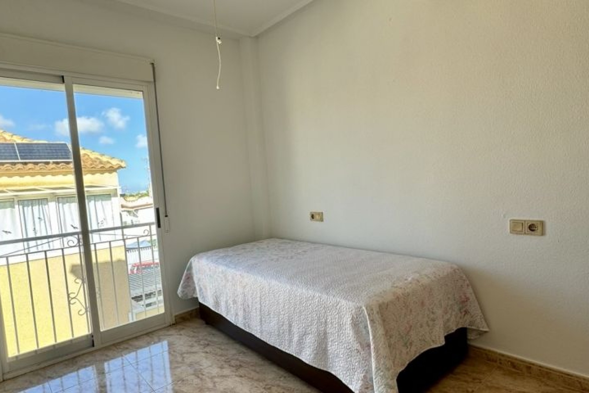 Resale - Chalet -
Torrevieja - Costa Blanca