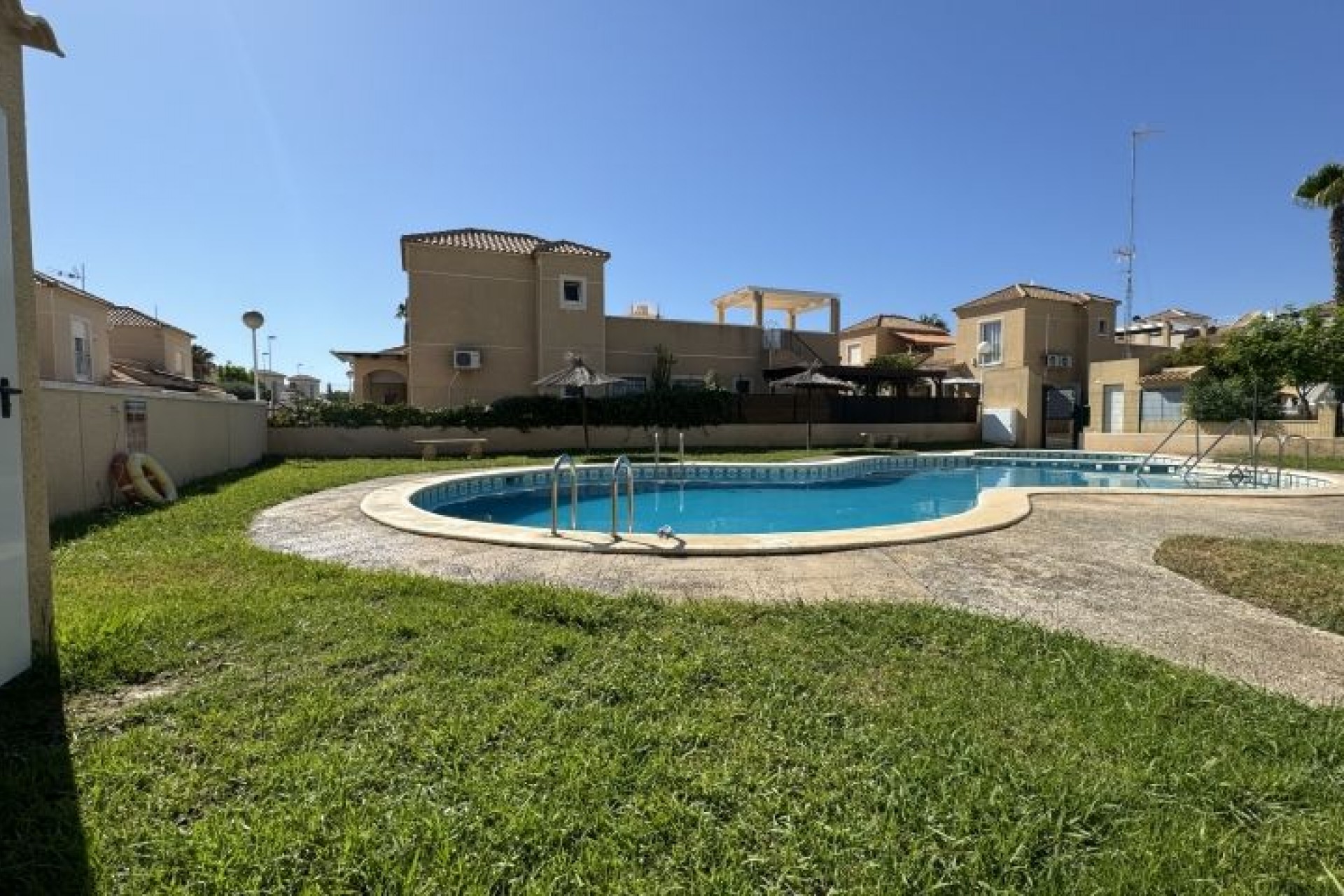 Resale - Chalet -
Torrevieja - Costa Blanca