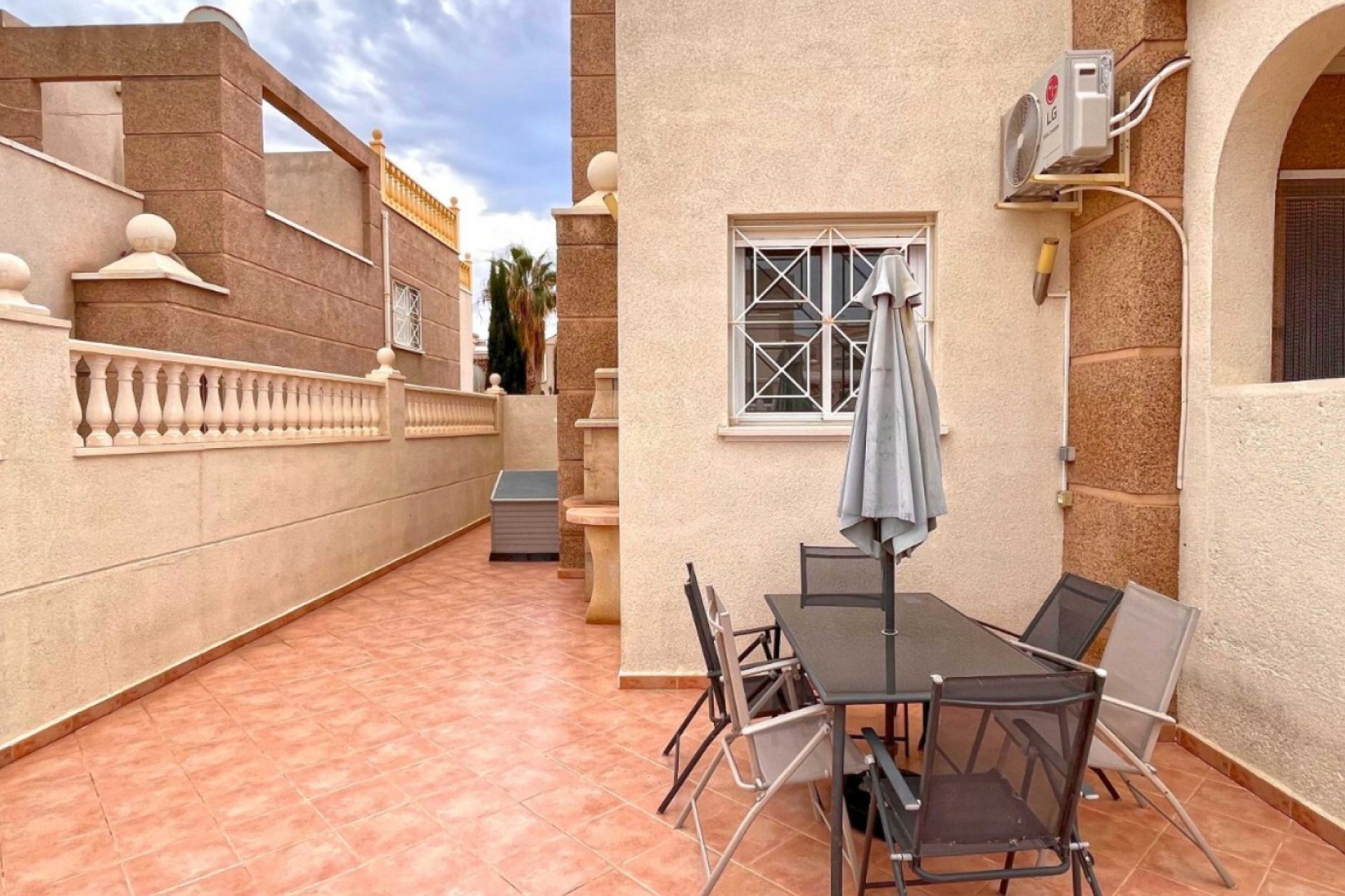 Resale - Chalet -
Torrevieja - Costa Blanca