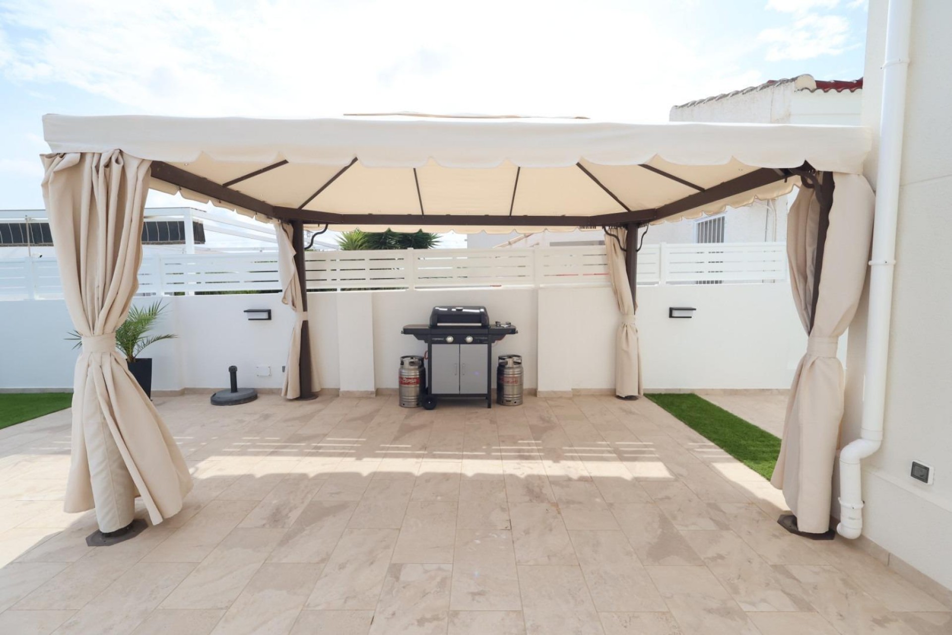 Resale - Chalet -
Torrevieja - Costa Blanca