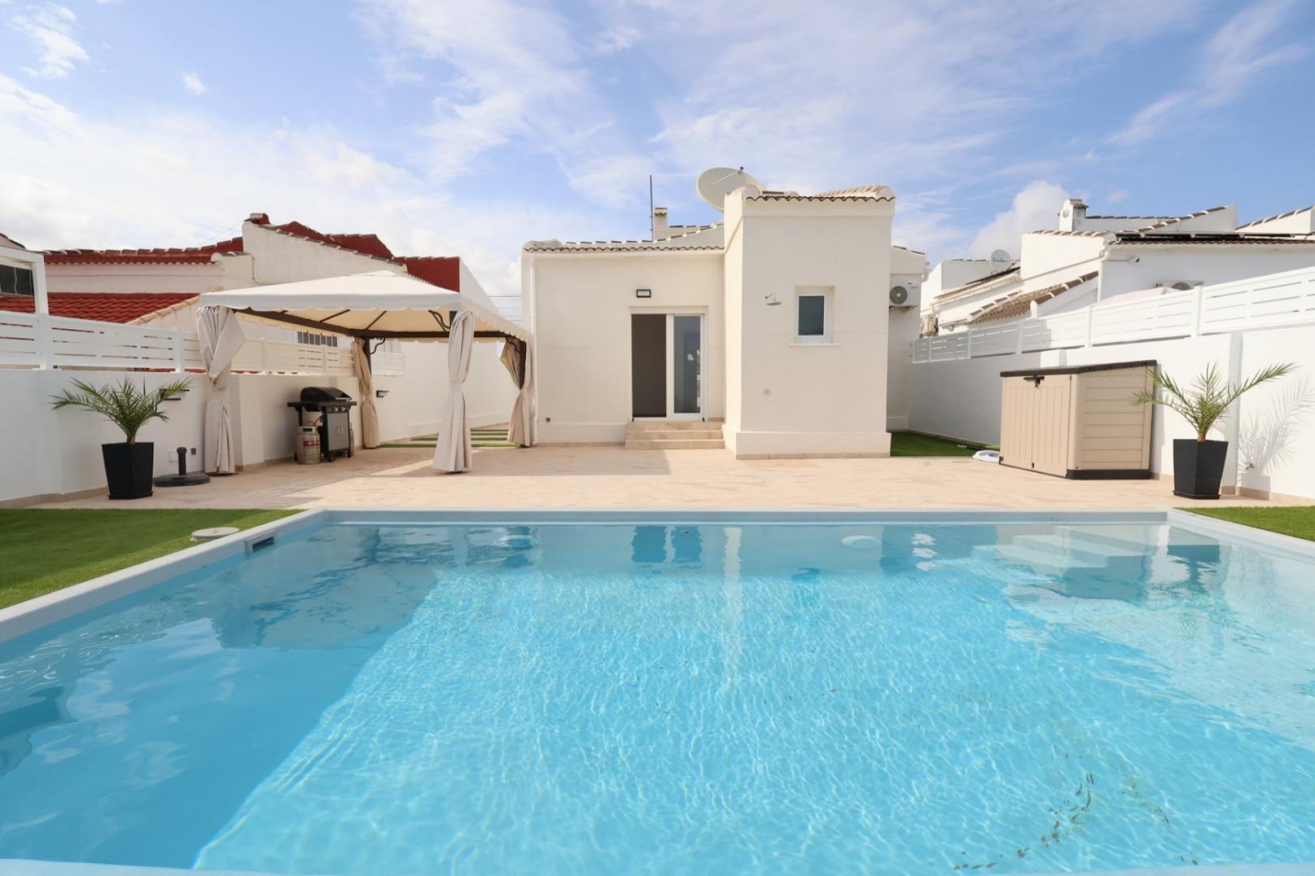 Resale - Chalet -
Torrevieja - Costa Blanca