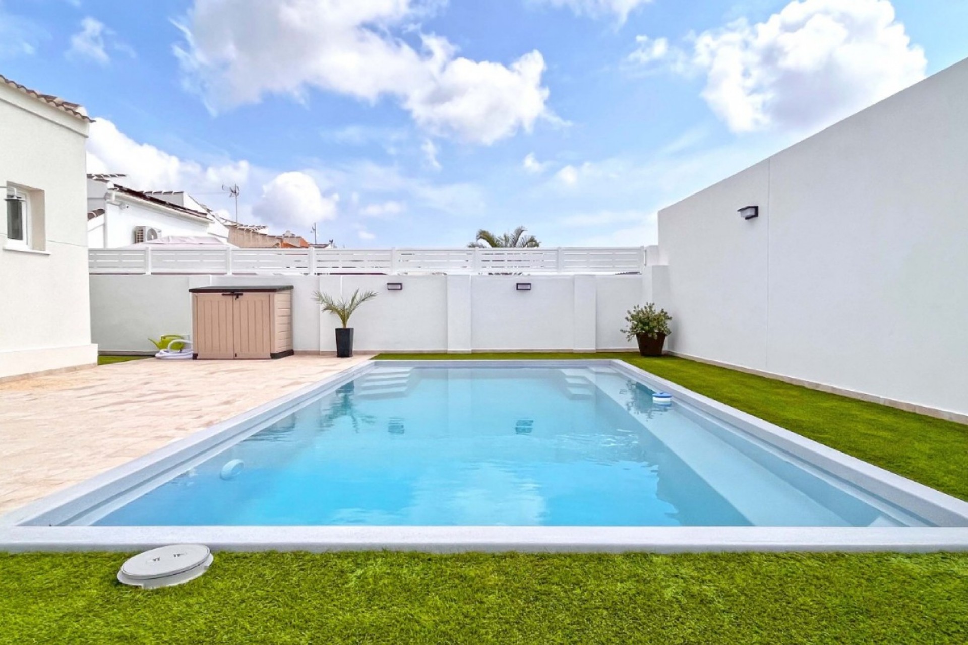 Resale - Chalet -
Torrevieja - Costa Blanca