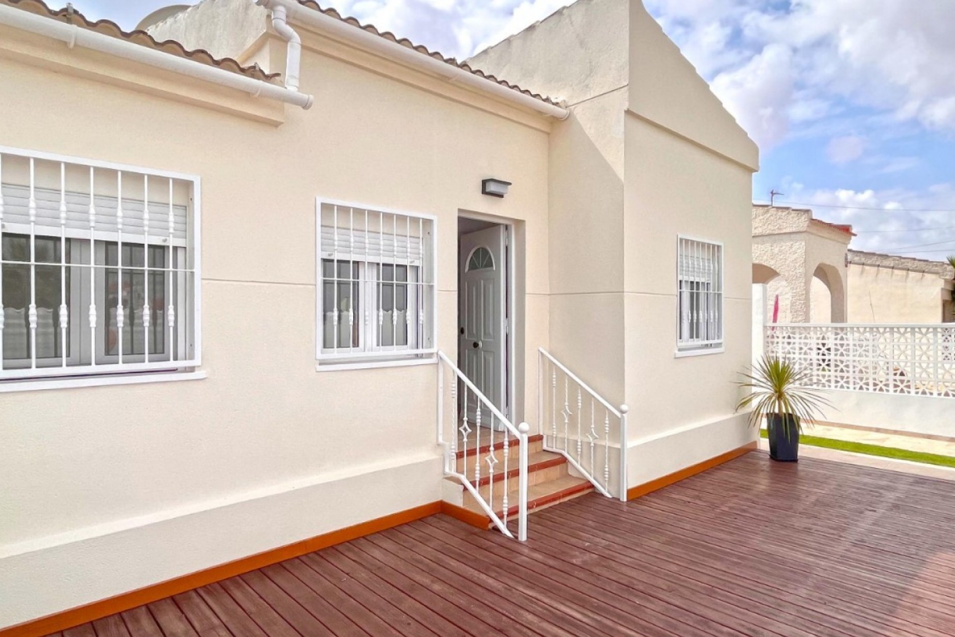 Resale - Chalet -
Torrevieja - Costa Blanca