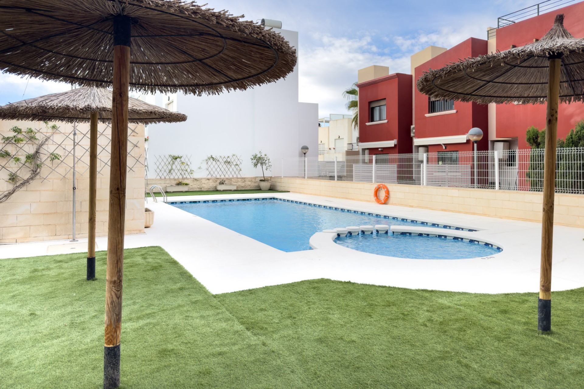 Resale - Chalet -
Torrevieja - Costa Blanca