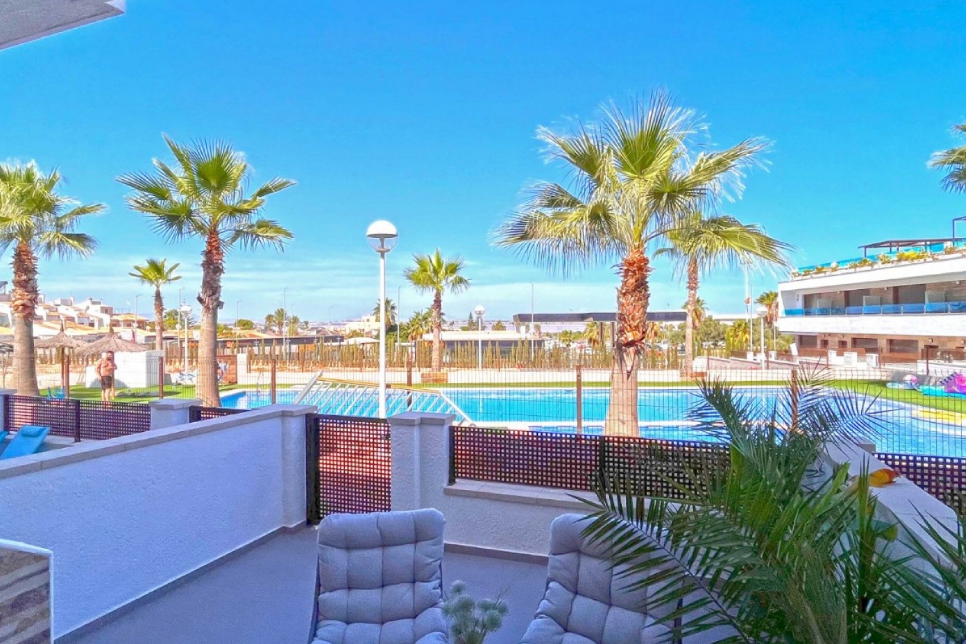 Resale - Chalet -
Torrevieja - Costa Blanca