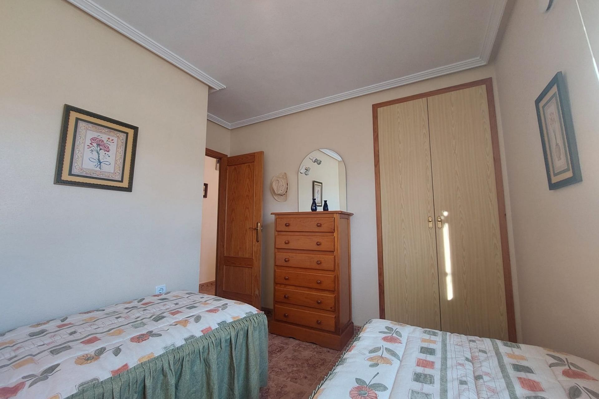 Resale - Chalet -
Torrevieja - Costa Blanca