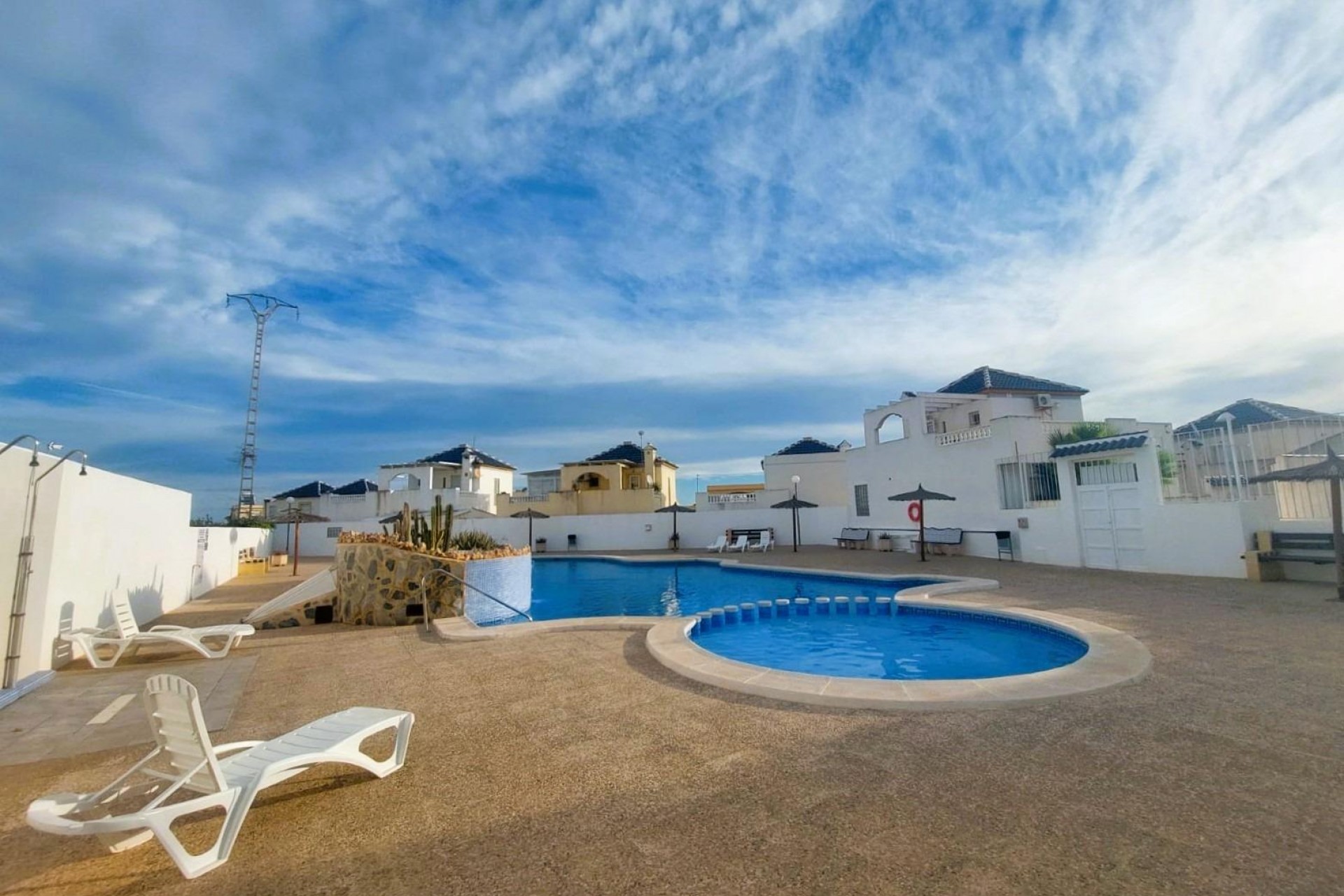 Resale - Chalet -
Torrevieja - Costa Blanca