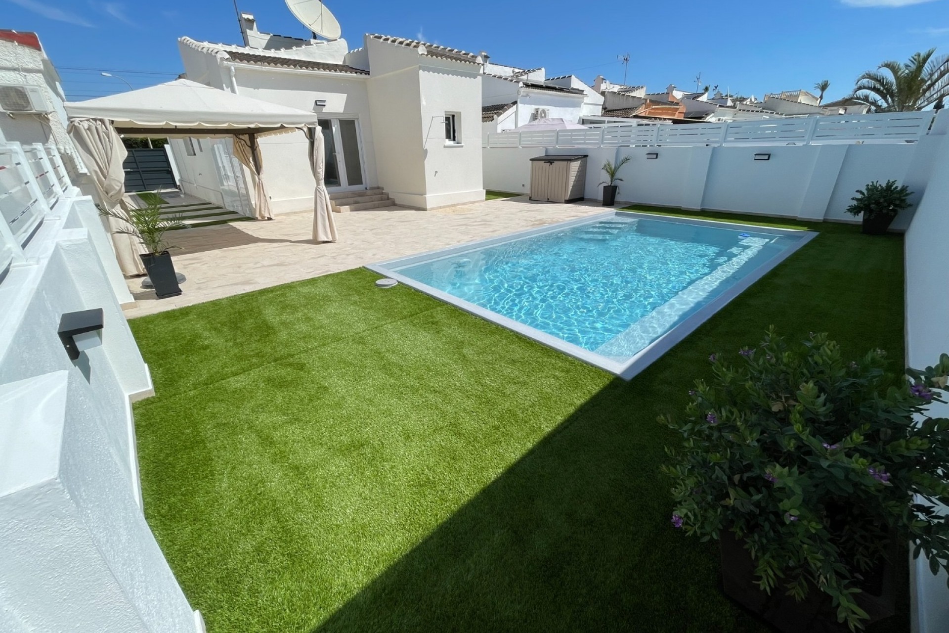 Resale - Chalet -
Torrevieja - Costa Blanca