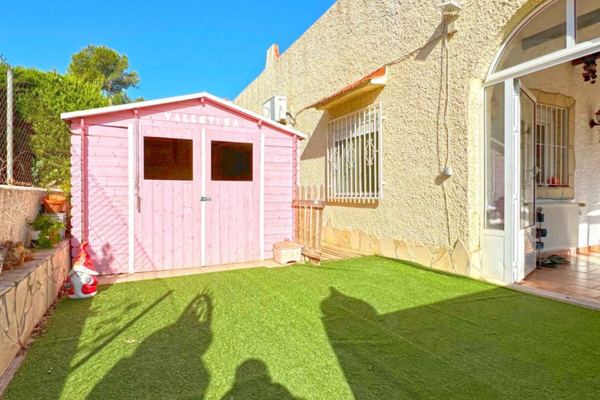 Resale - Chalet -
Torrevieja - Costa Blanca