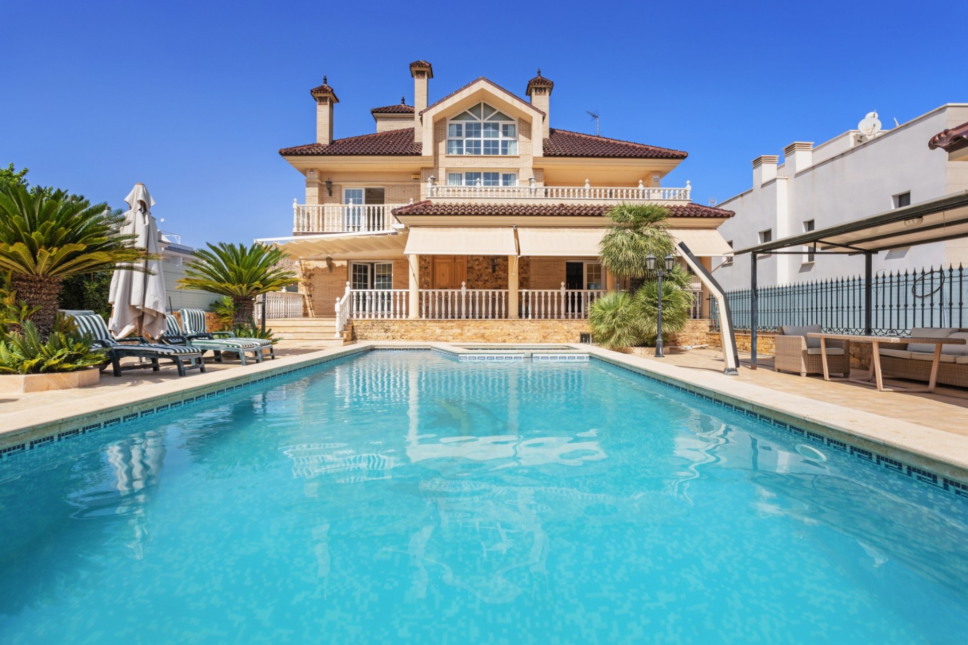 Resale - Chalet -
Torrevieja - Costa Blanca