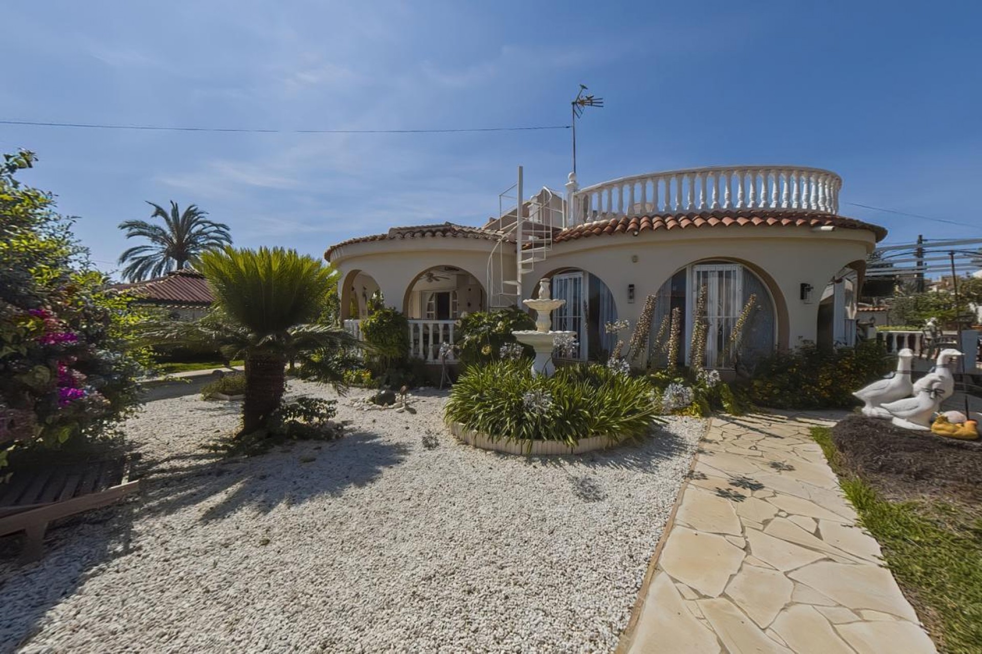 Resale - Chalet -
Torrevieja - Costa Blanca