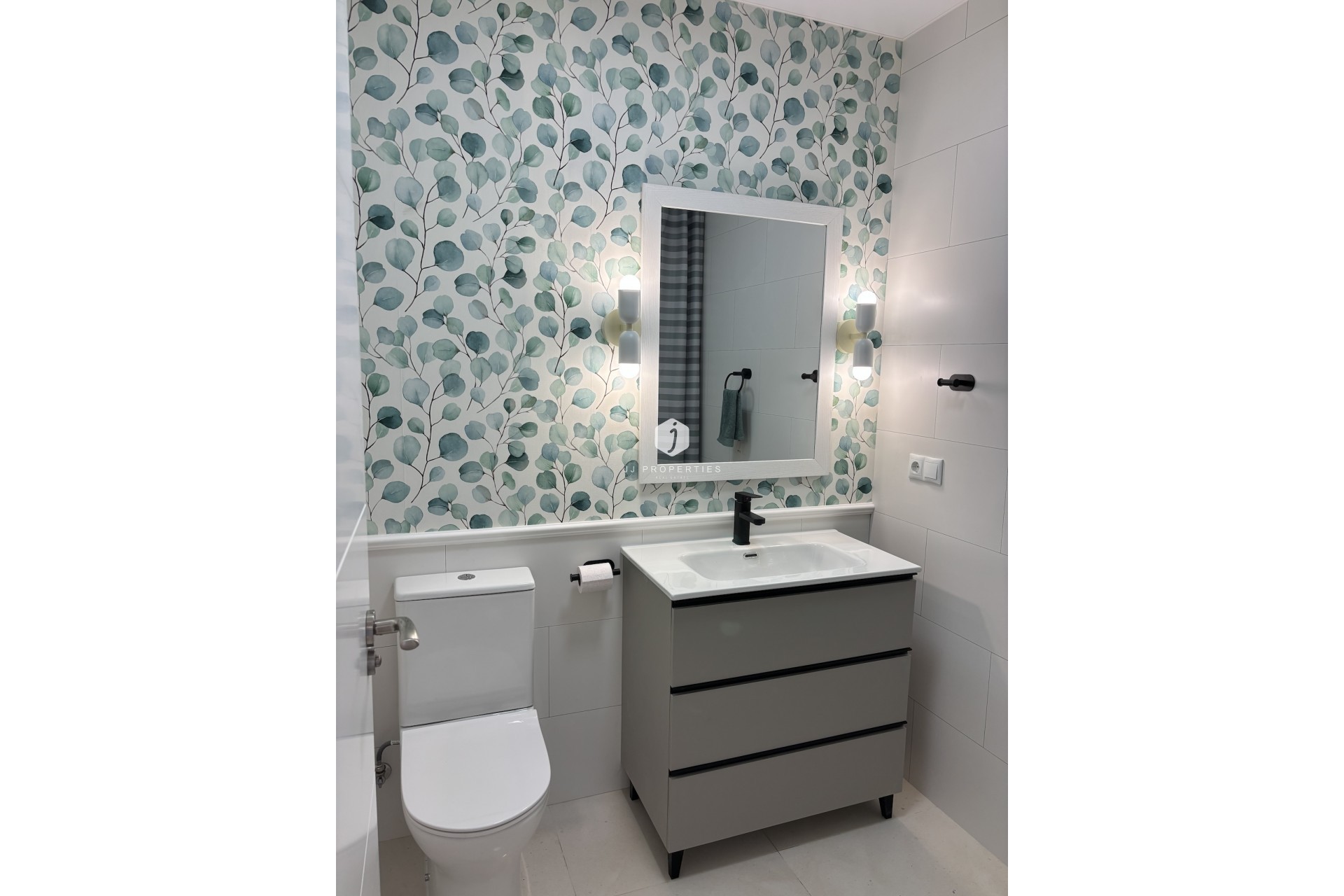 Resale - Chalet -
Torrevieja - Costa Blanca