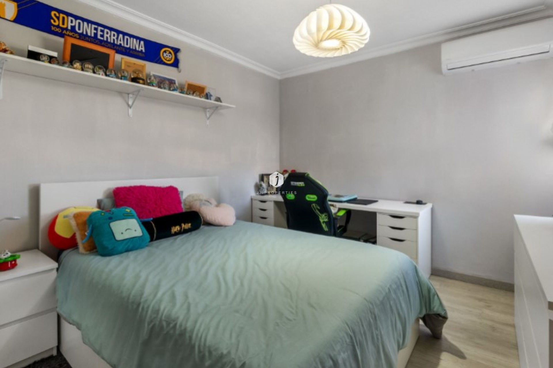 Resale - Chalet -
Torrevieja - Costa Blanca