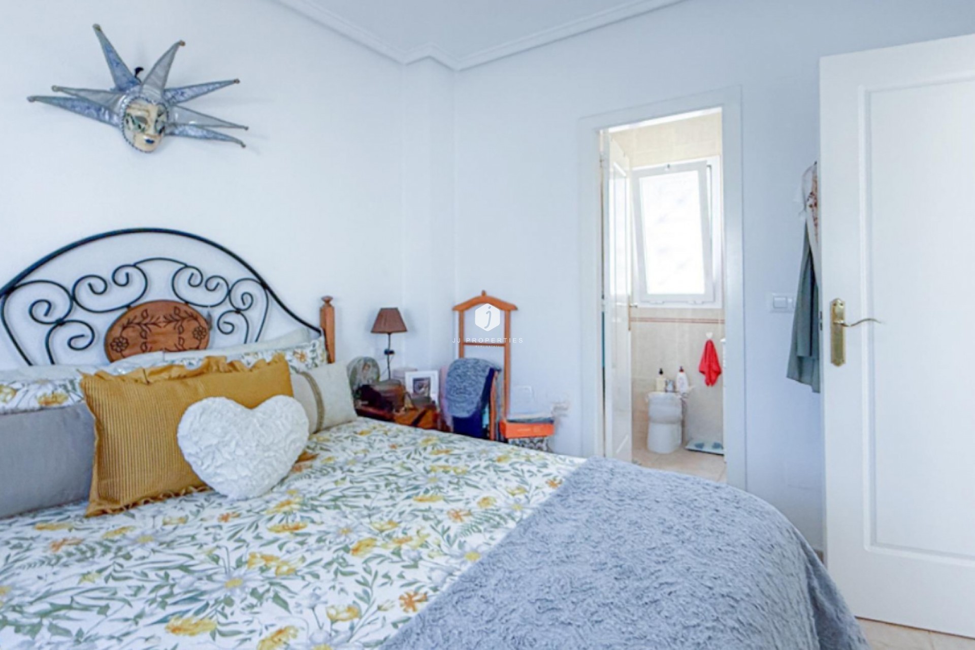 Resale - Chalet -
Torrevieja - Costa Blanca