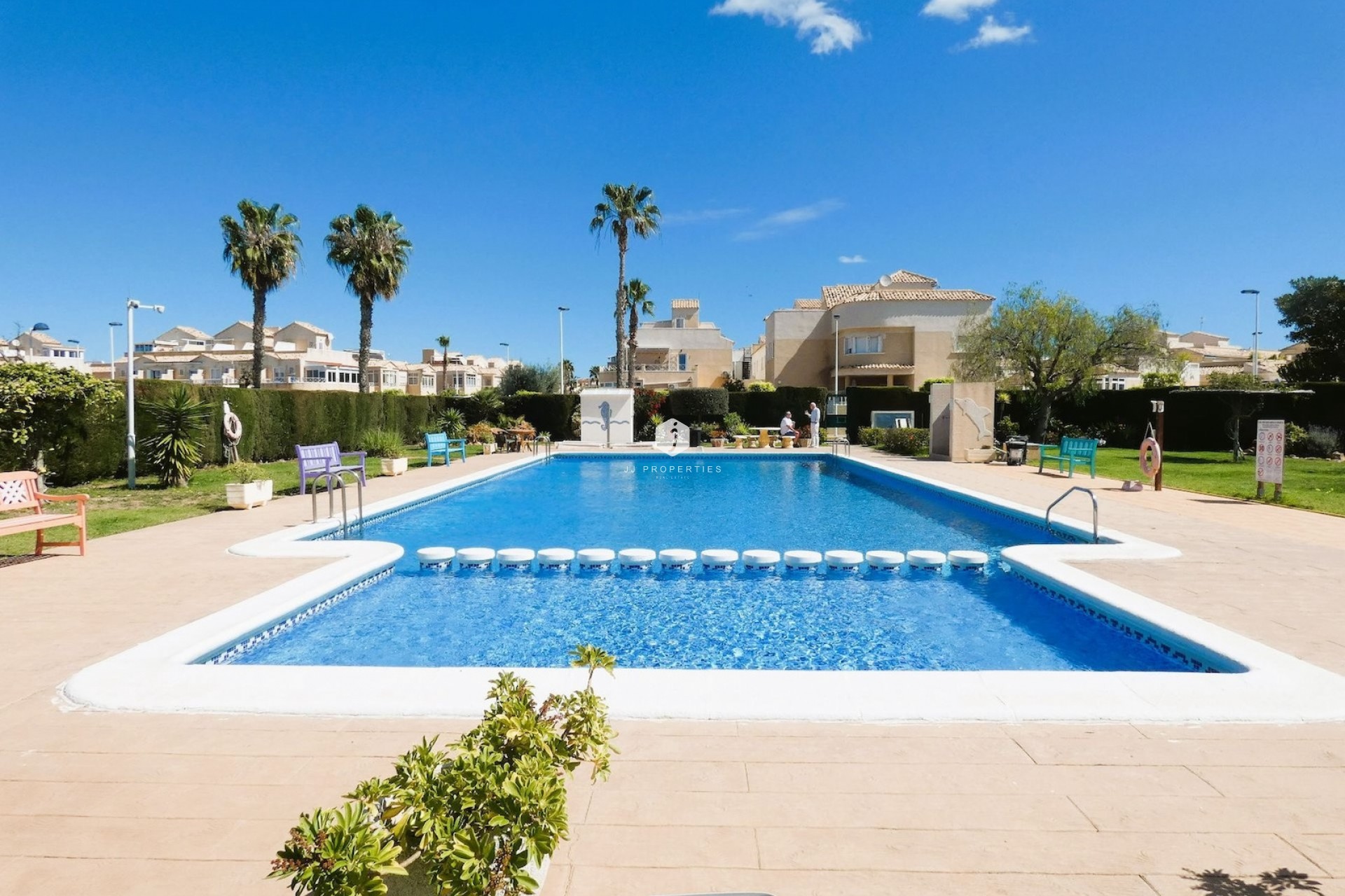 Resale - Chalet -
Torrevieja - Costa Blanca